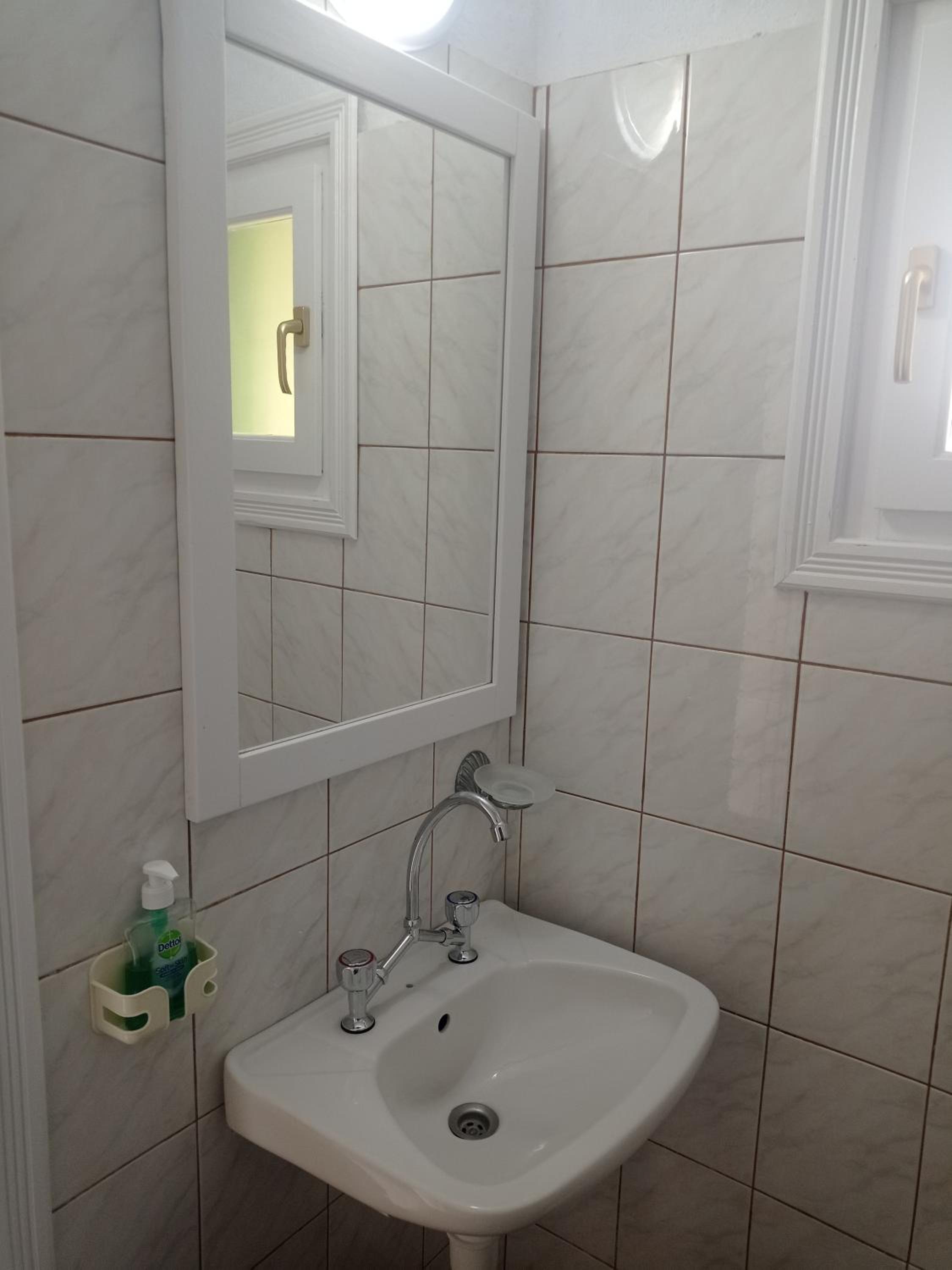 Alexandros Rooms & Studios