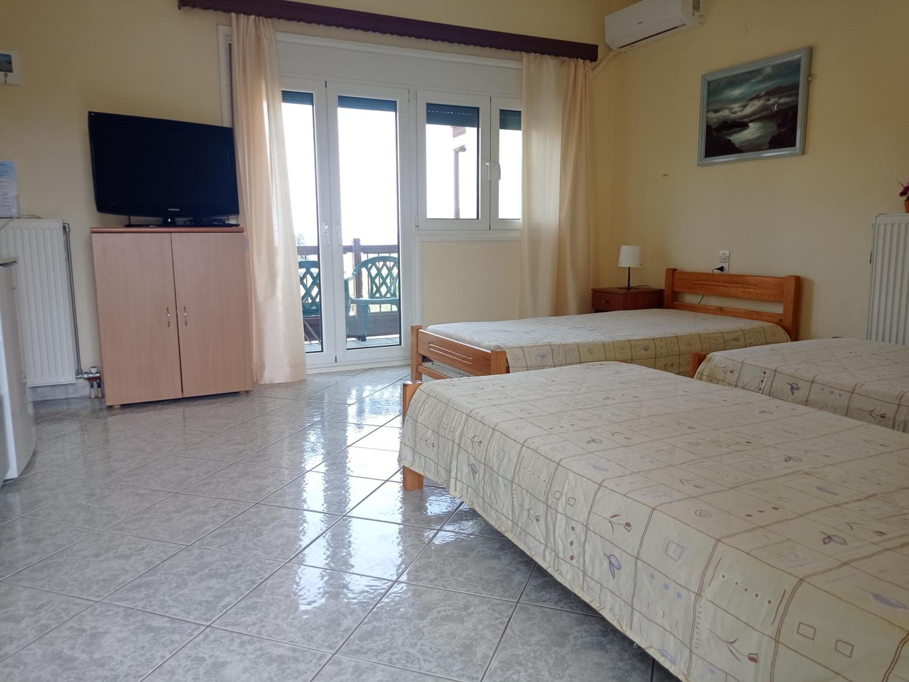 Alexandros Rooms & Studios