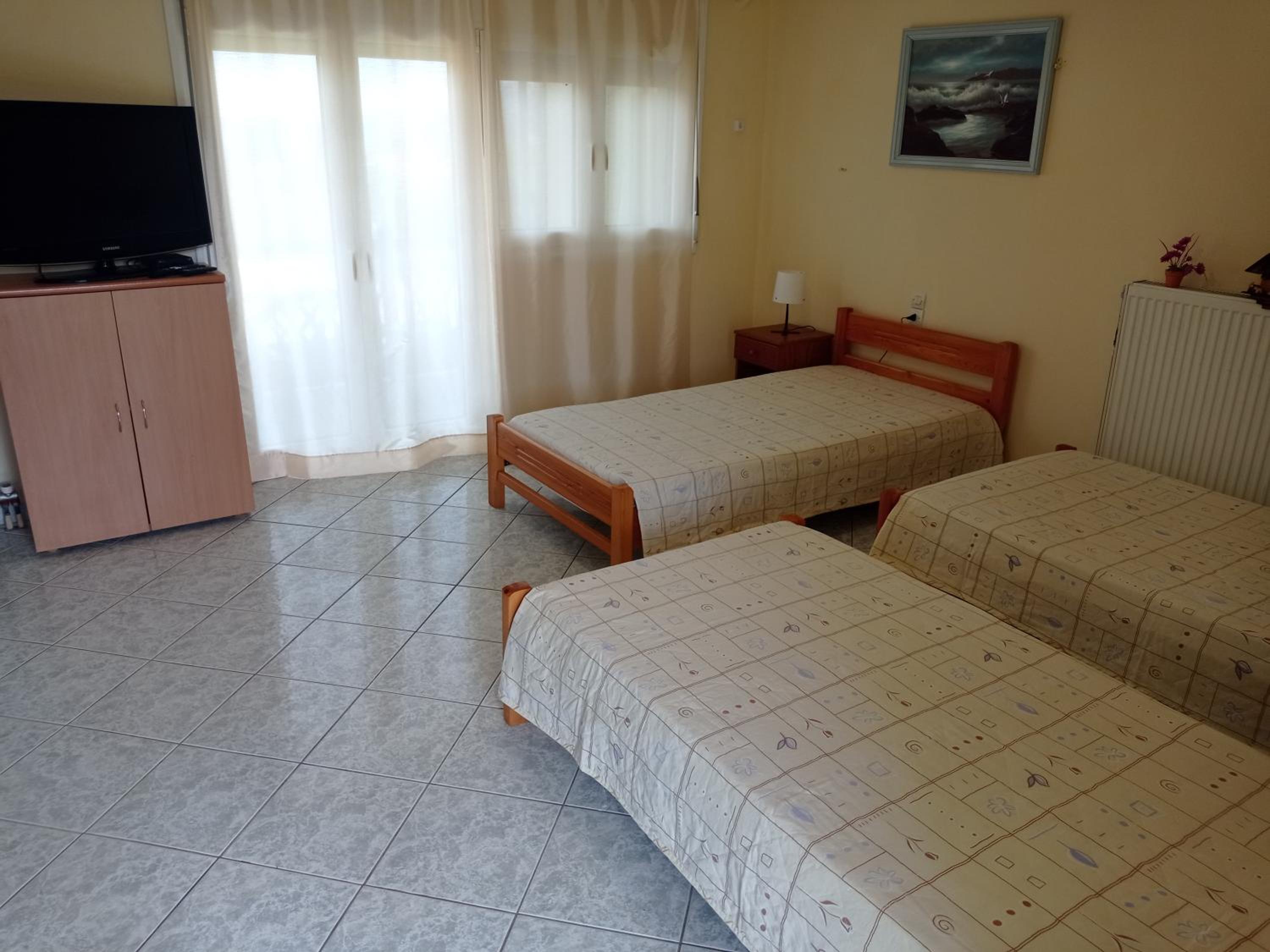 Alexandros Rooms & Studios