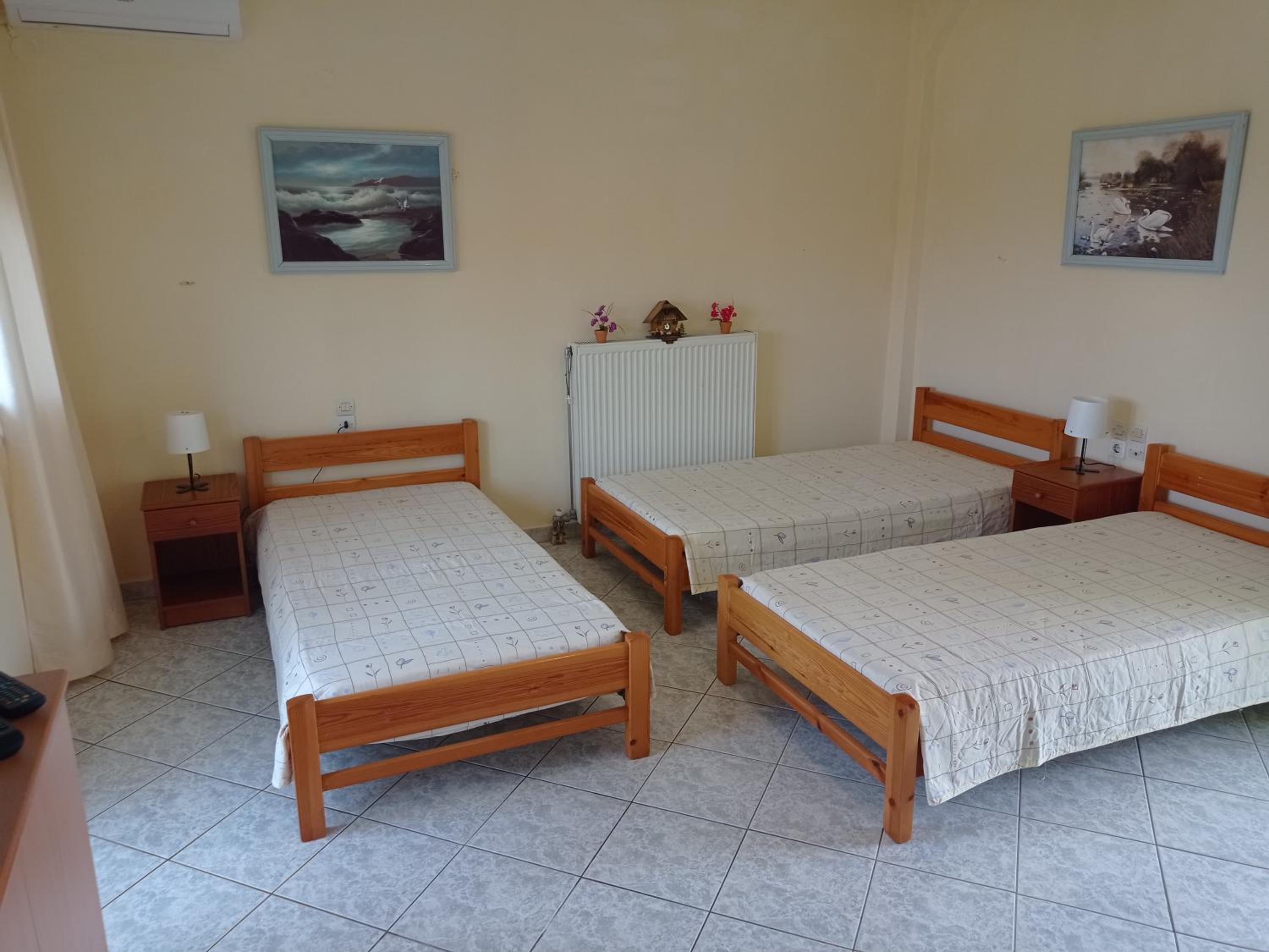 Alexandros Rooms & Studios