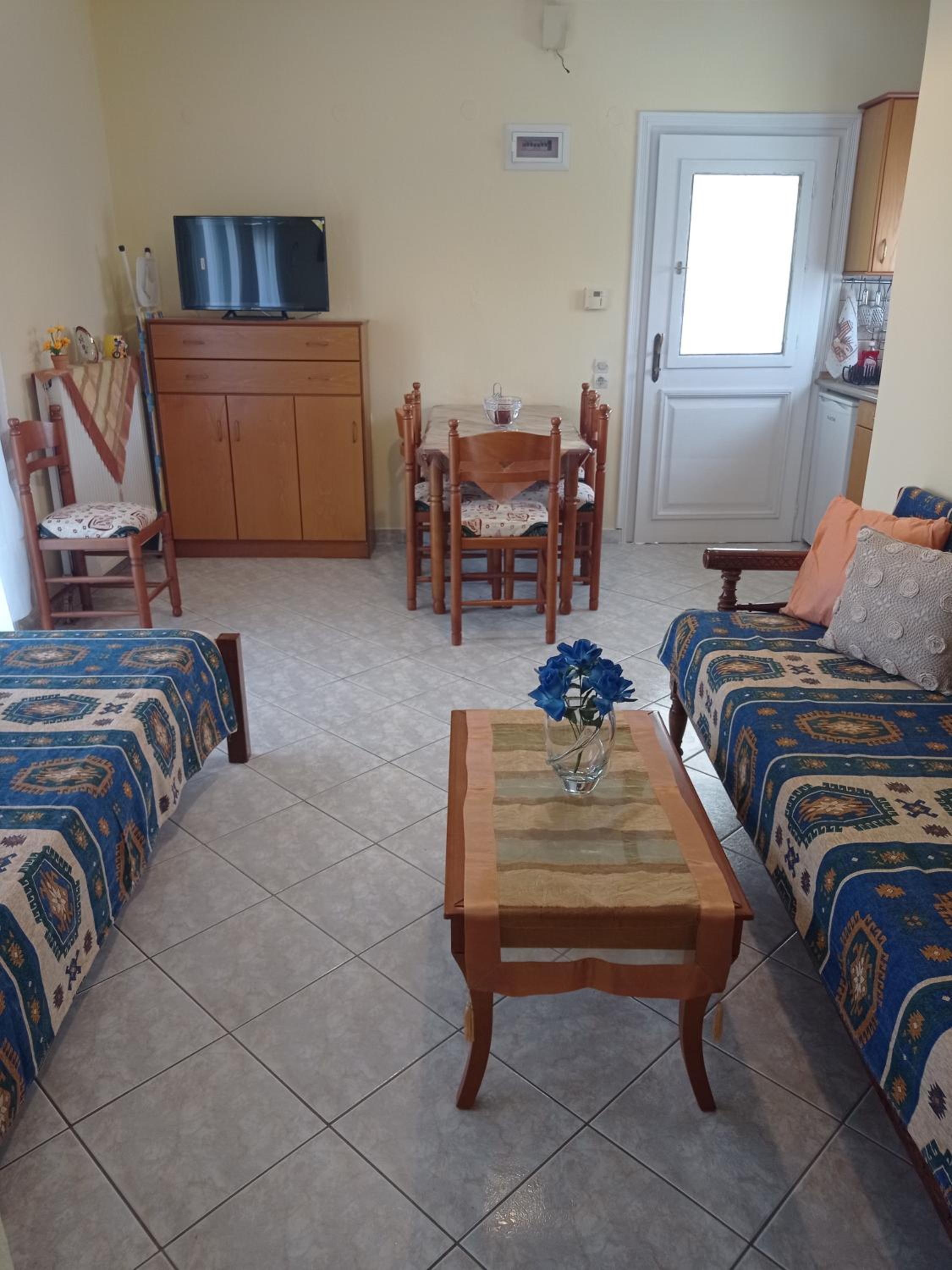 Alexandros Rooms & Studios