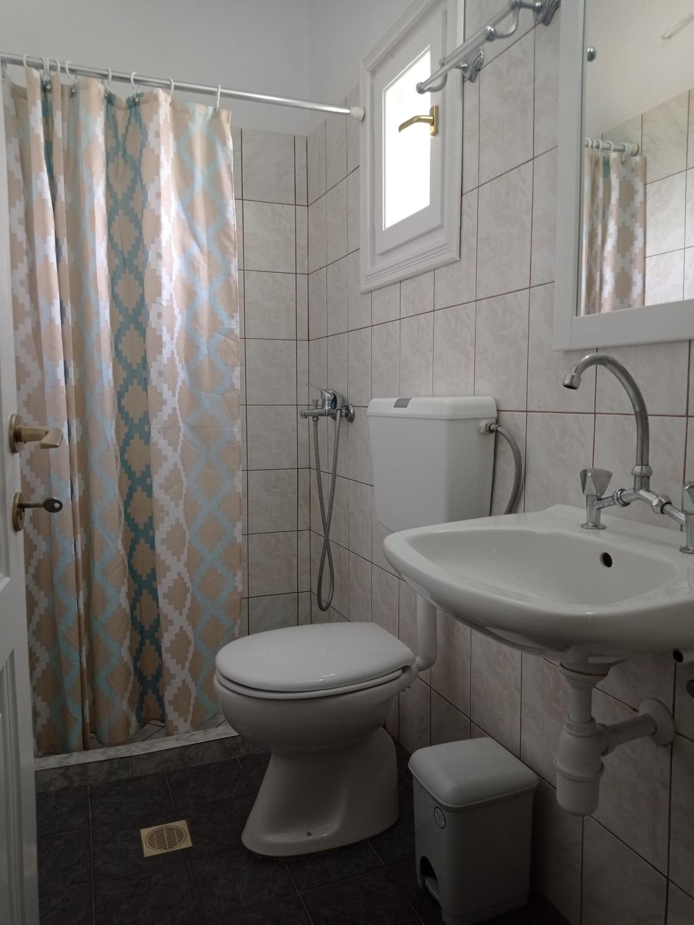 Alexandros Rooms & Studios