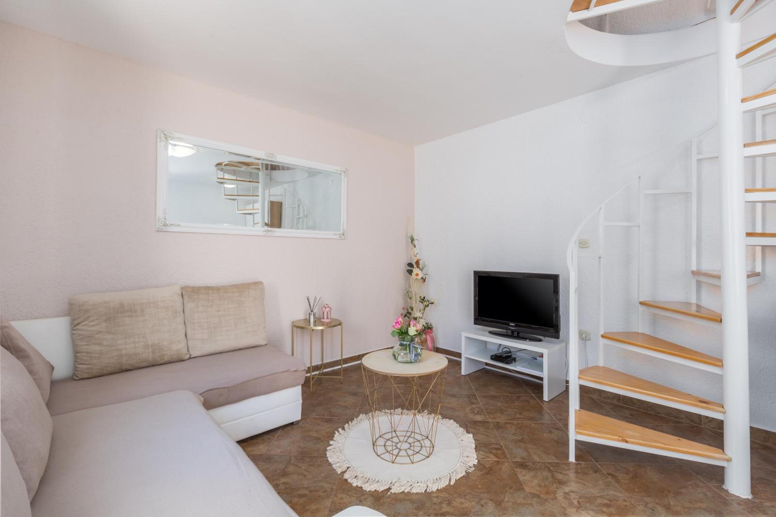 Apartment Leni near beach view 2