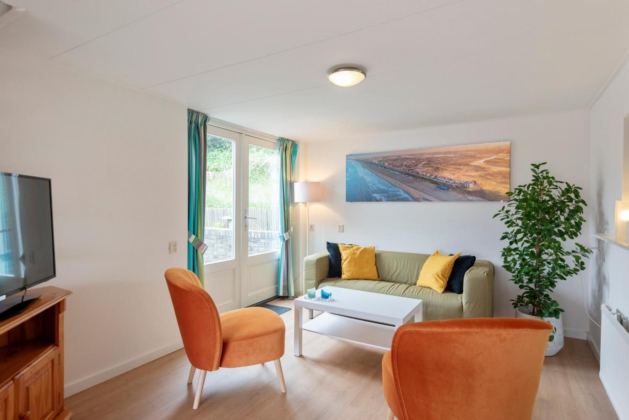 Anne's Huisje with private parking view 5