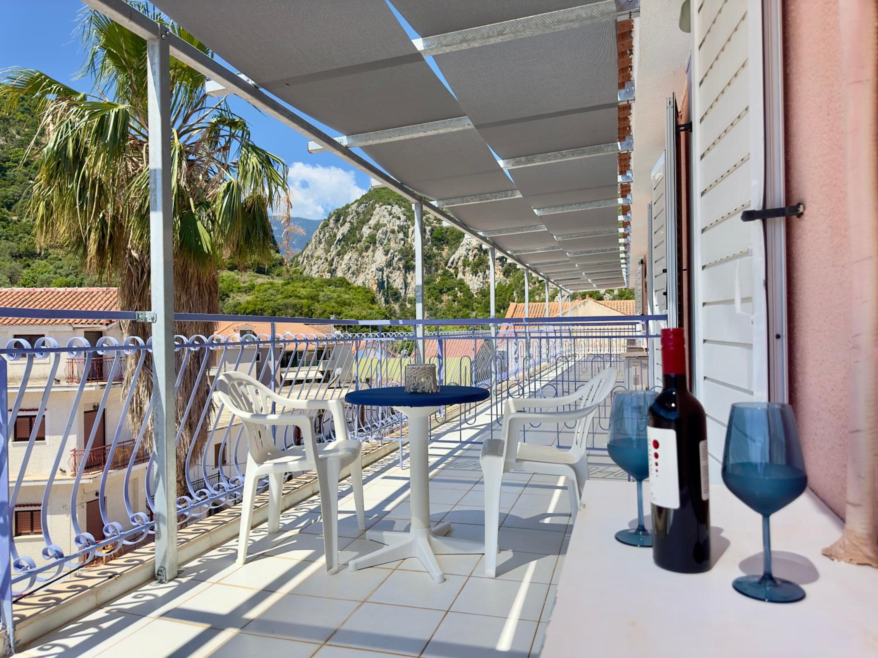 Anemos Studios & Apartments