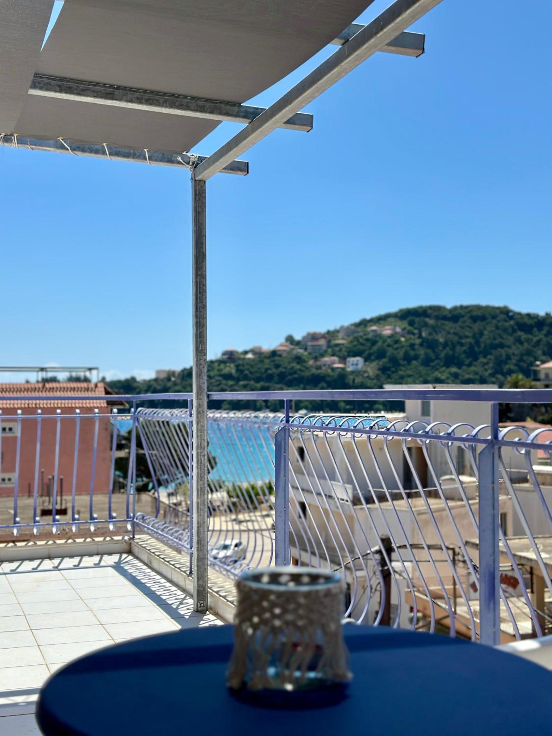 Anemos Studios & Apartments