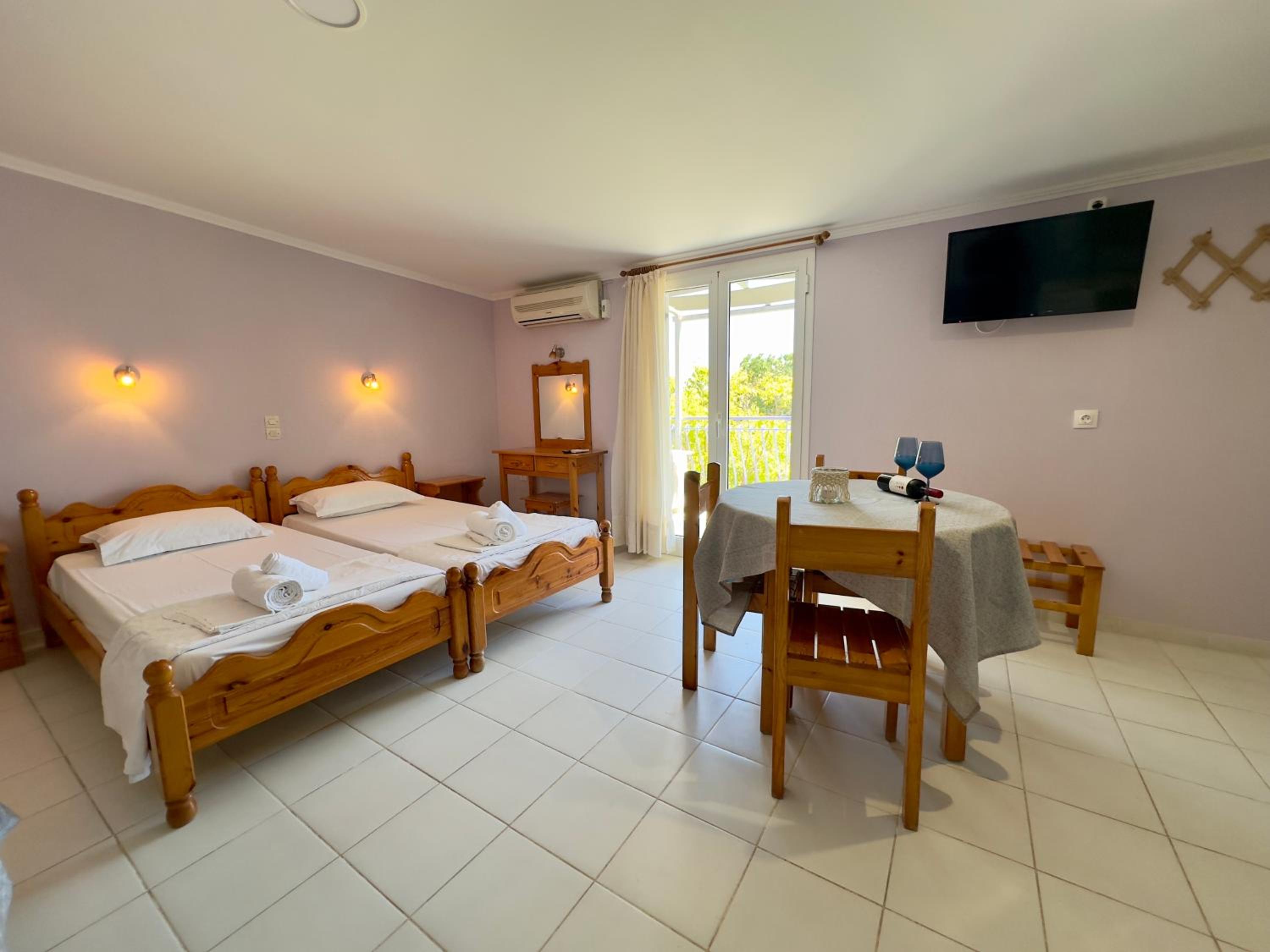 Anemos Studios & Apartments