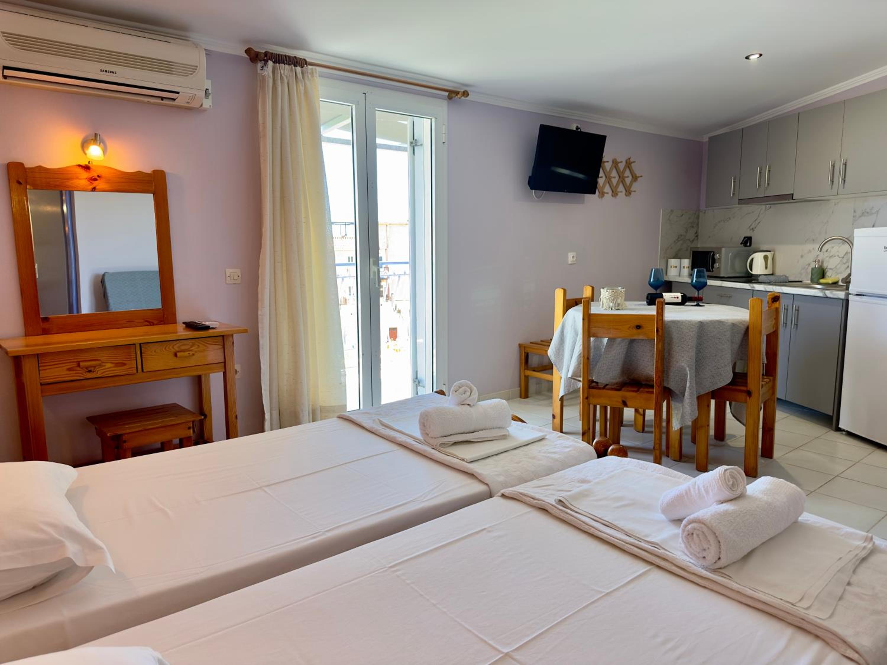 Anemos Studios & Apartments