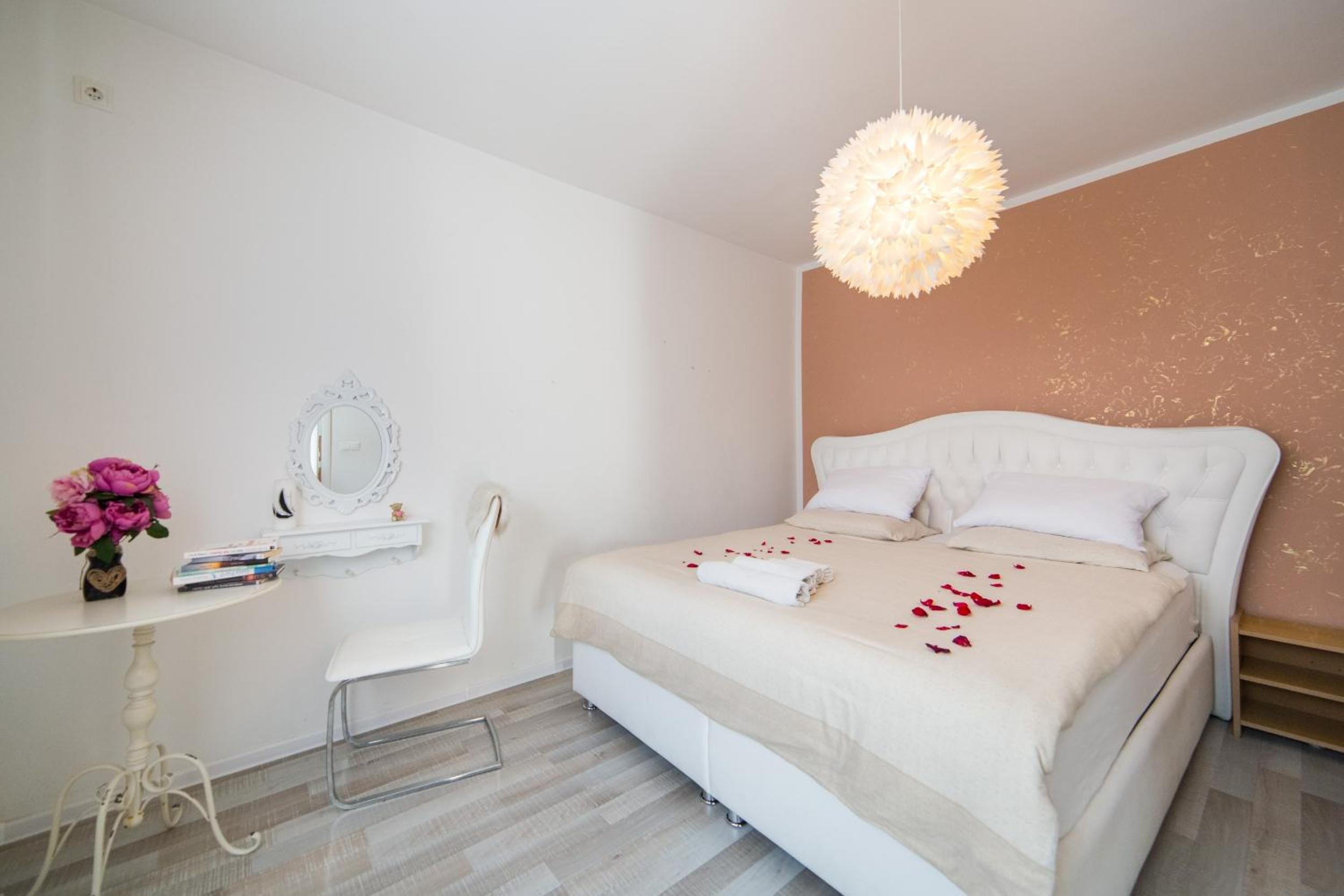 Holiday Home Peaceful Oasis with Pool - 30m from the Beach view 5