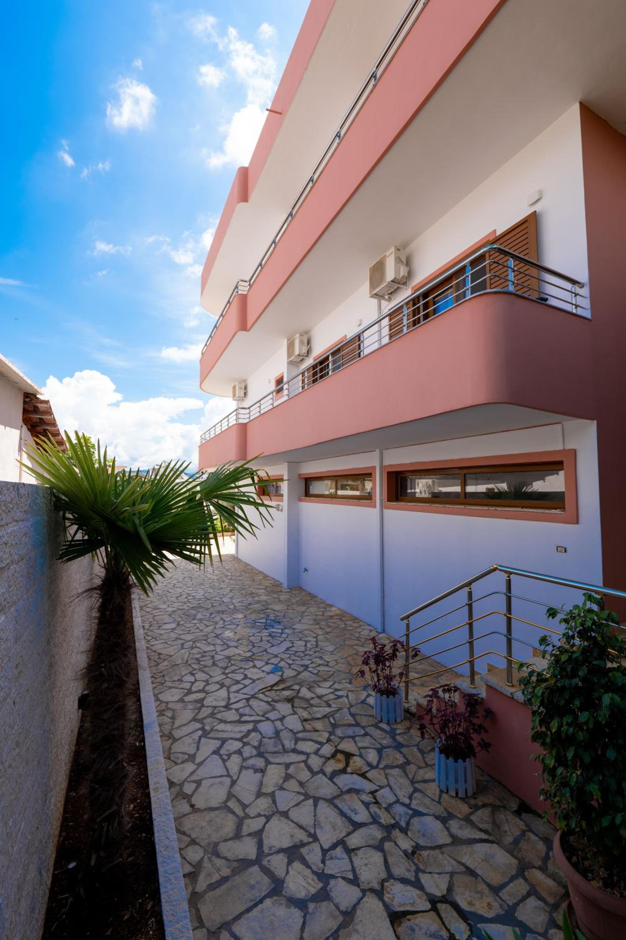 Doni Apartments