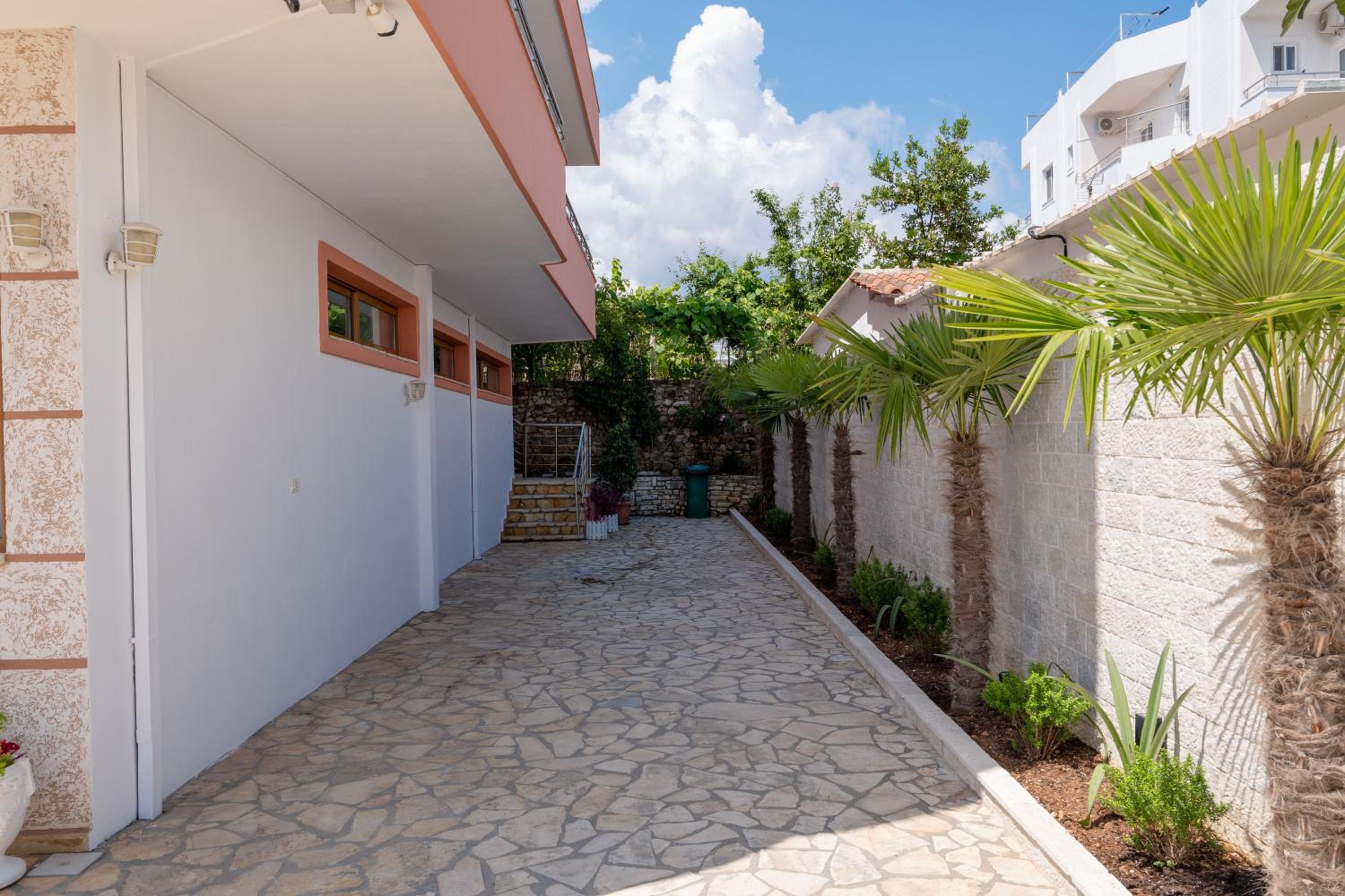 Doni Apartments