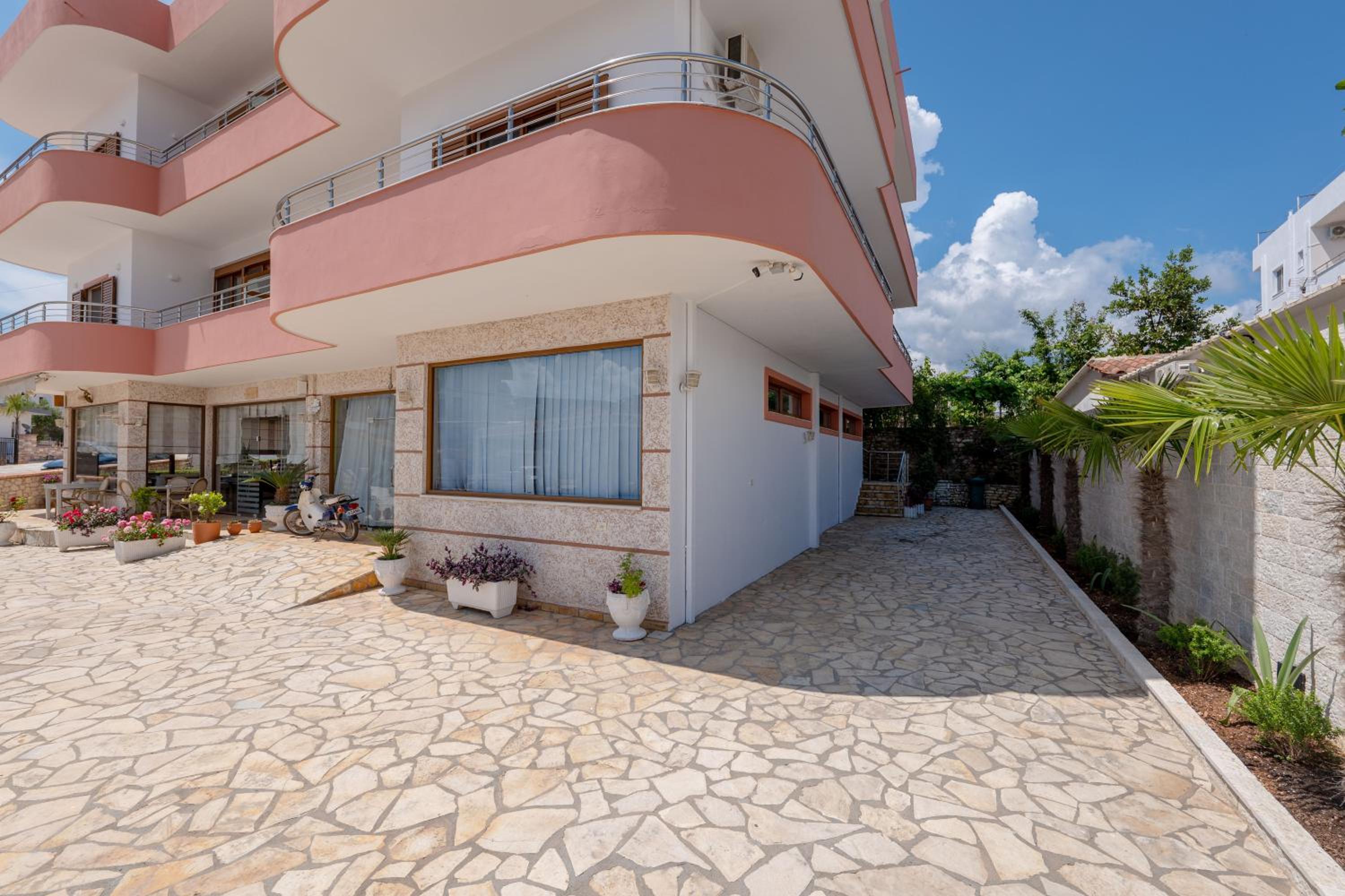 Doni Apartments