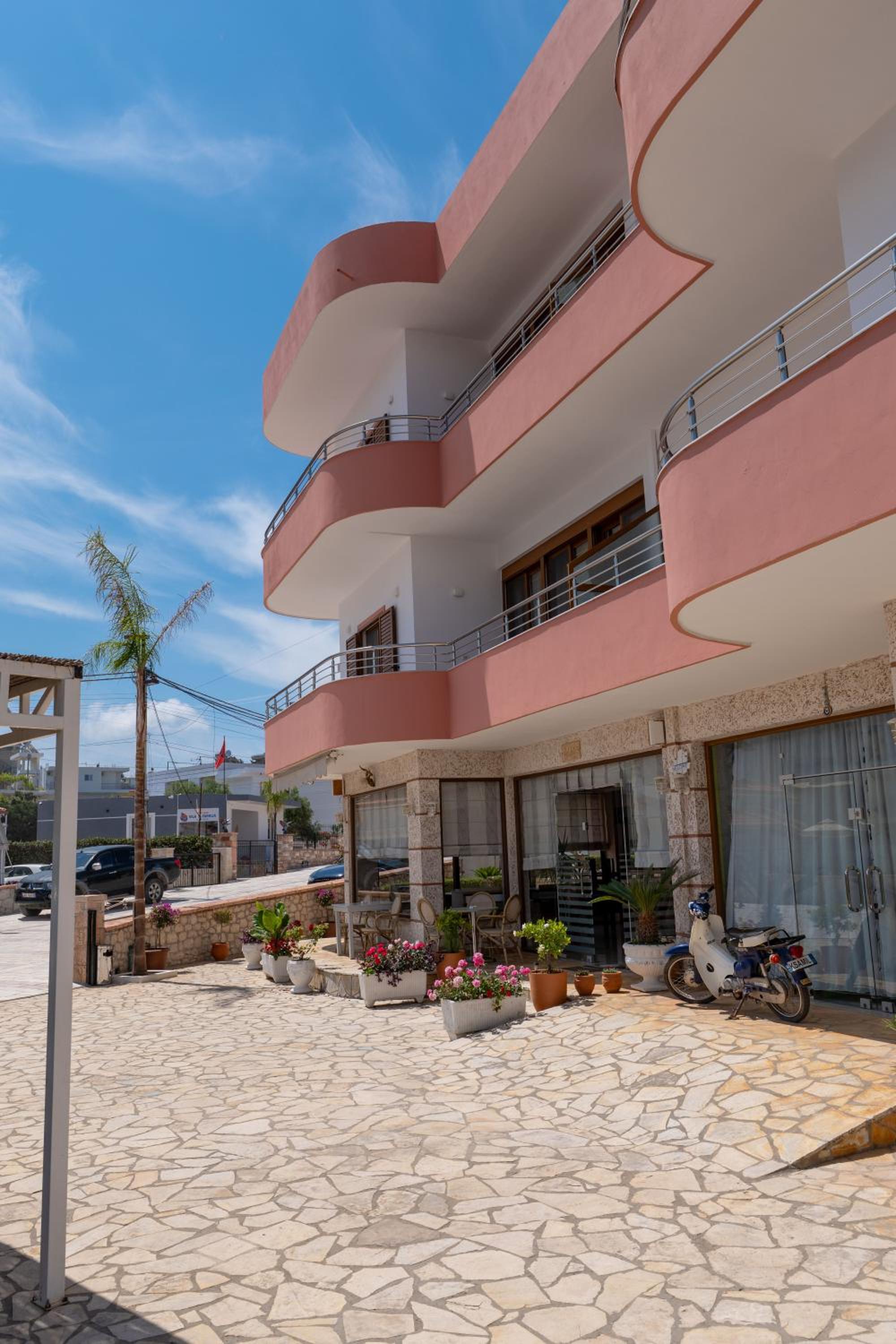 Doni Apartments