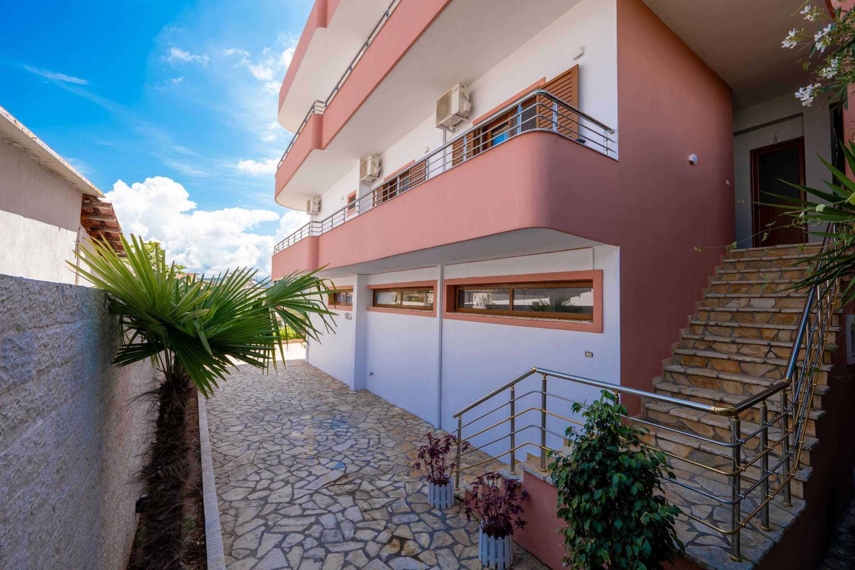 Doni Apartments