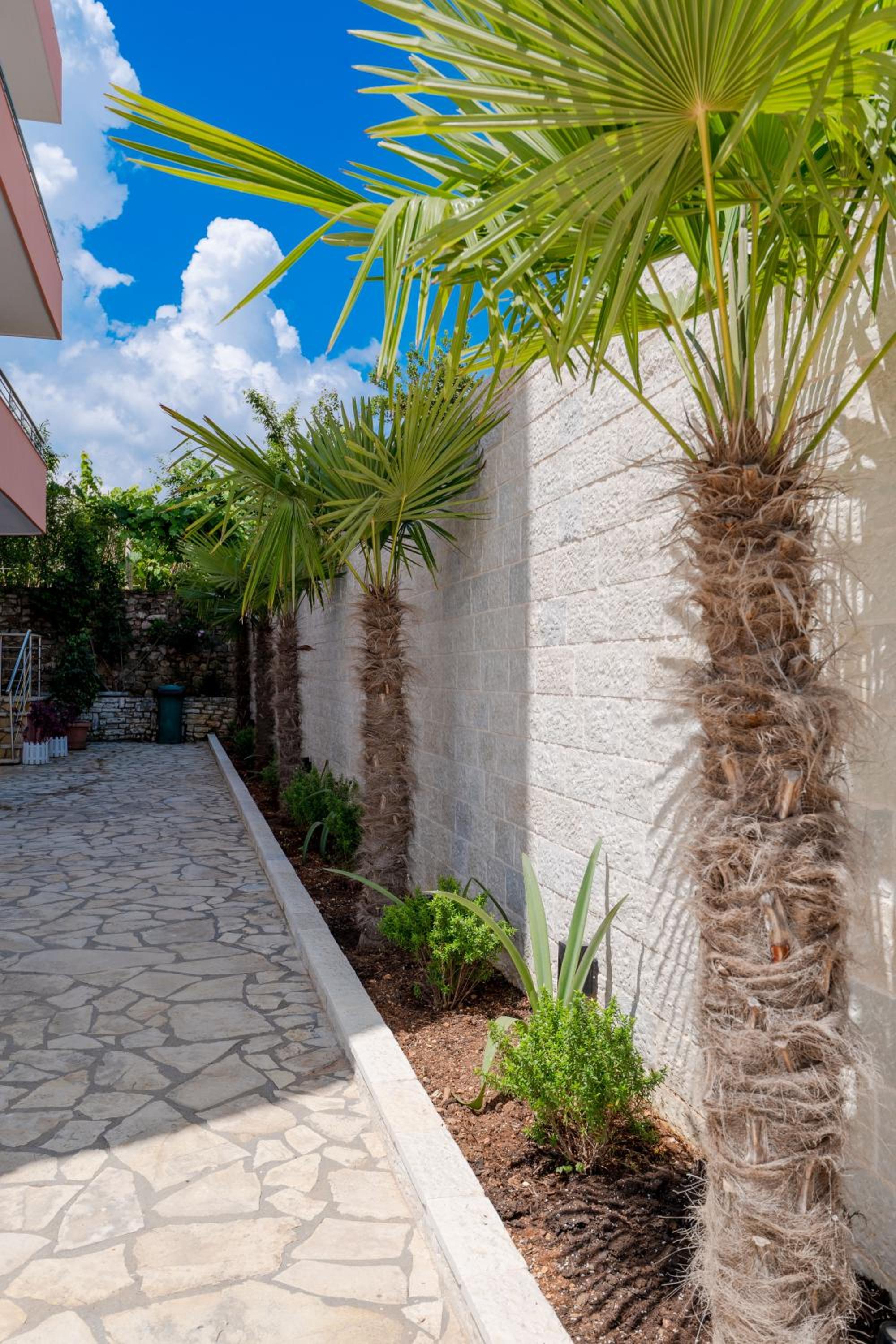Doni Apartments