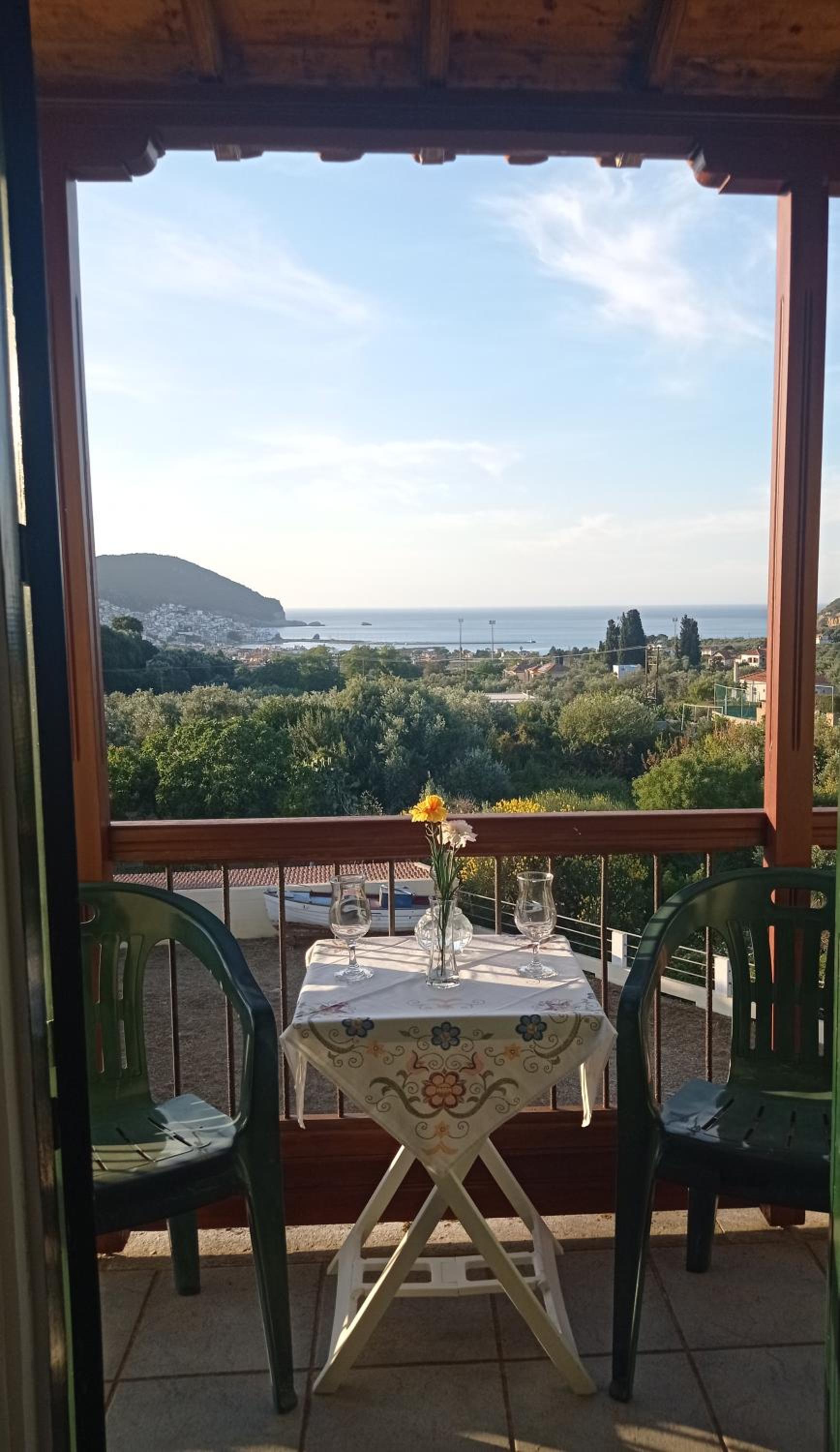 Alexandros Rooms & Studios
