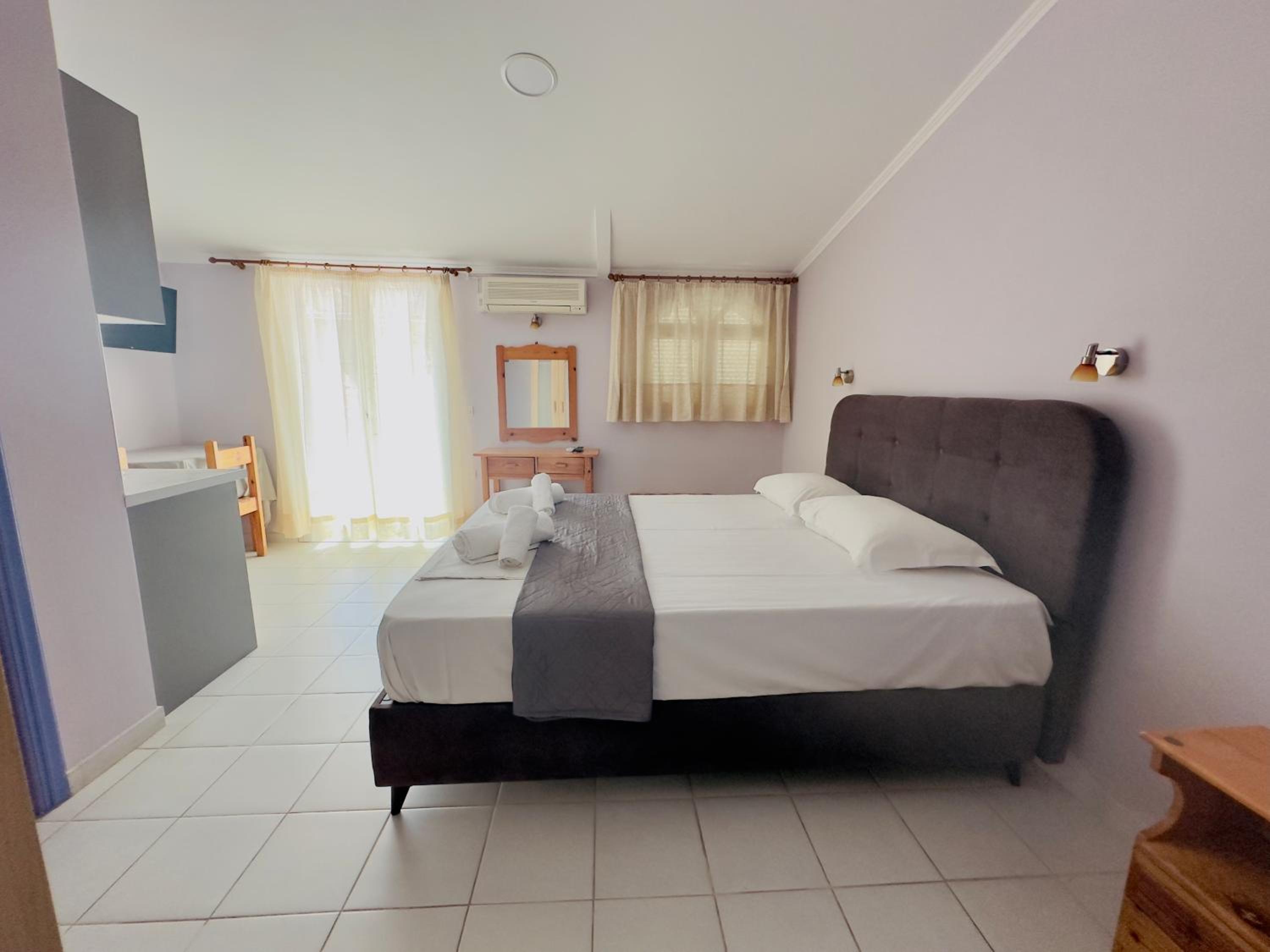 Anemos Studios & Apartments
