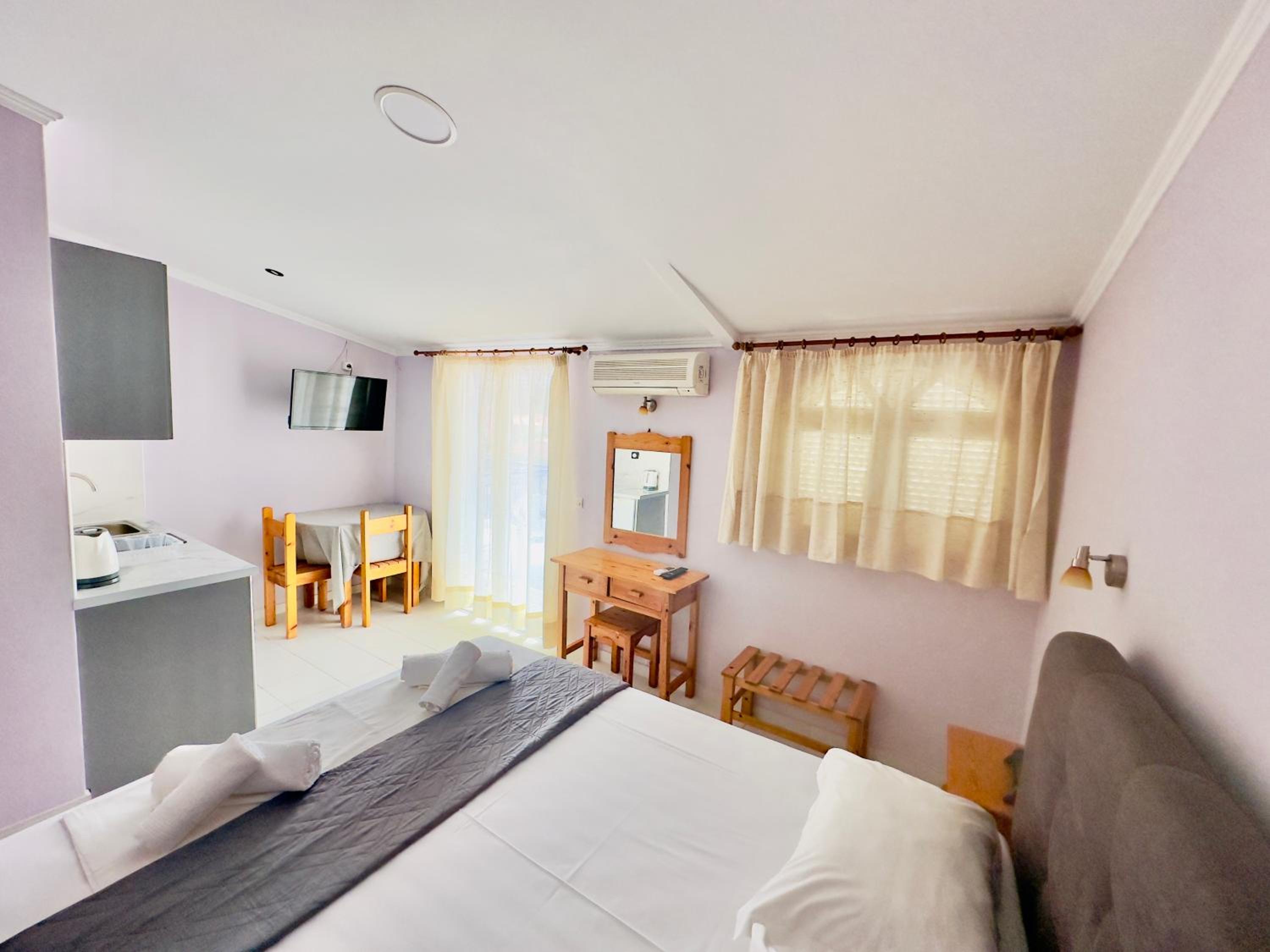 Anemos Studios & Apartments
