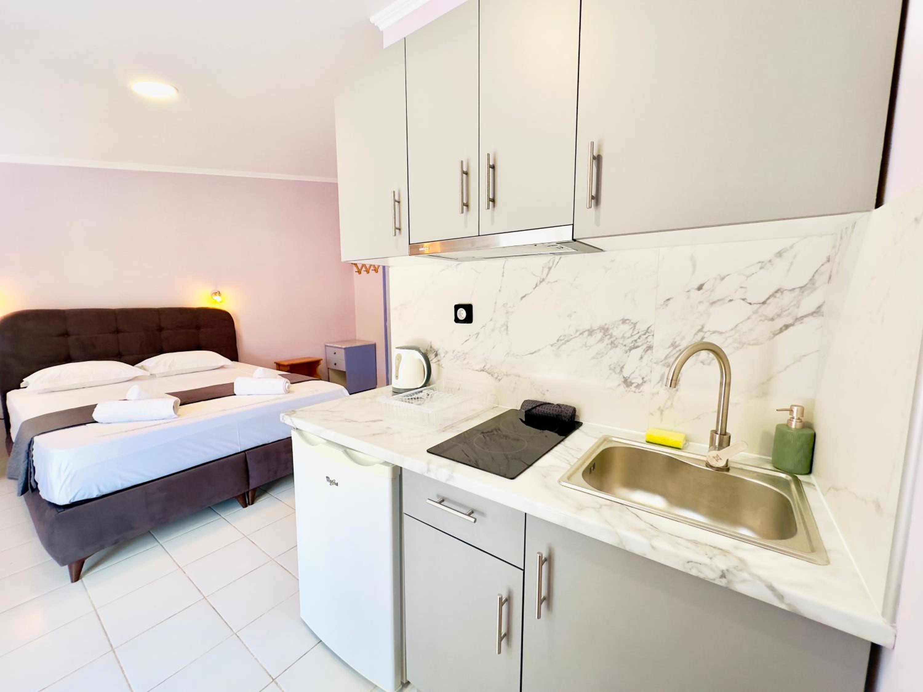 Anemos Studios & Apartments