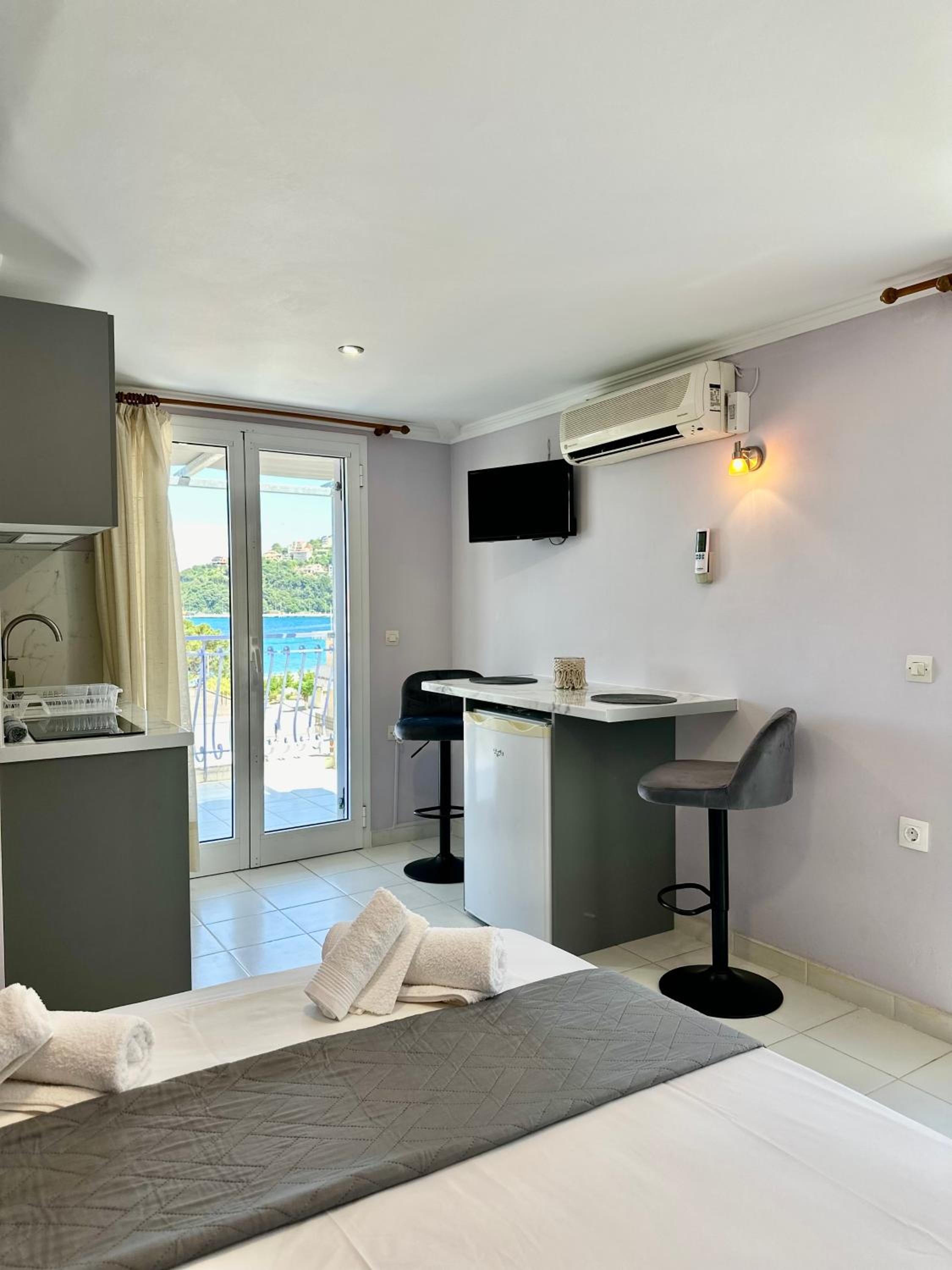 Anemos Studios & Apartments