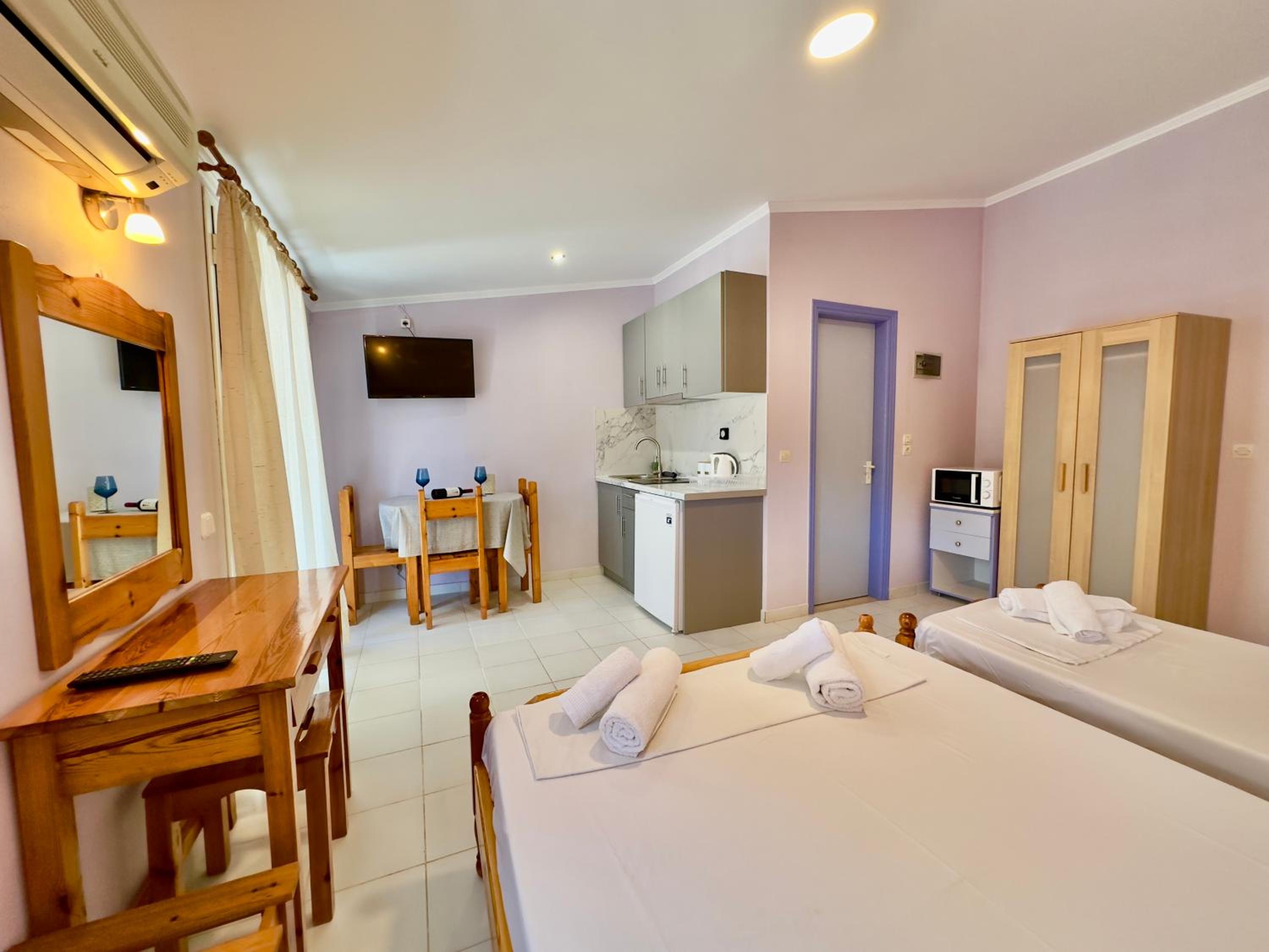 Anemos Studios & Apartments