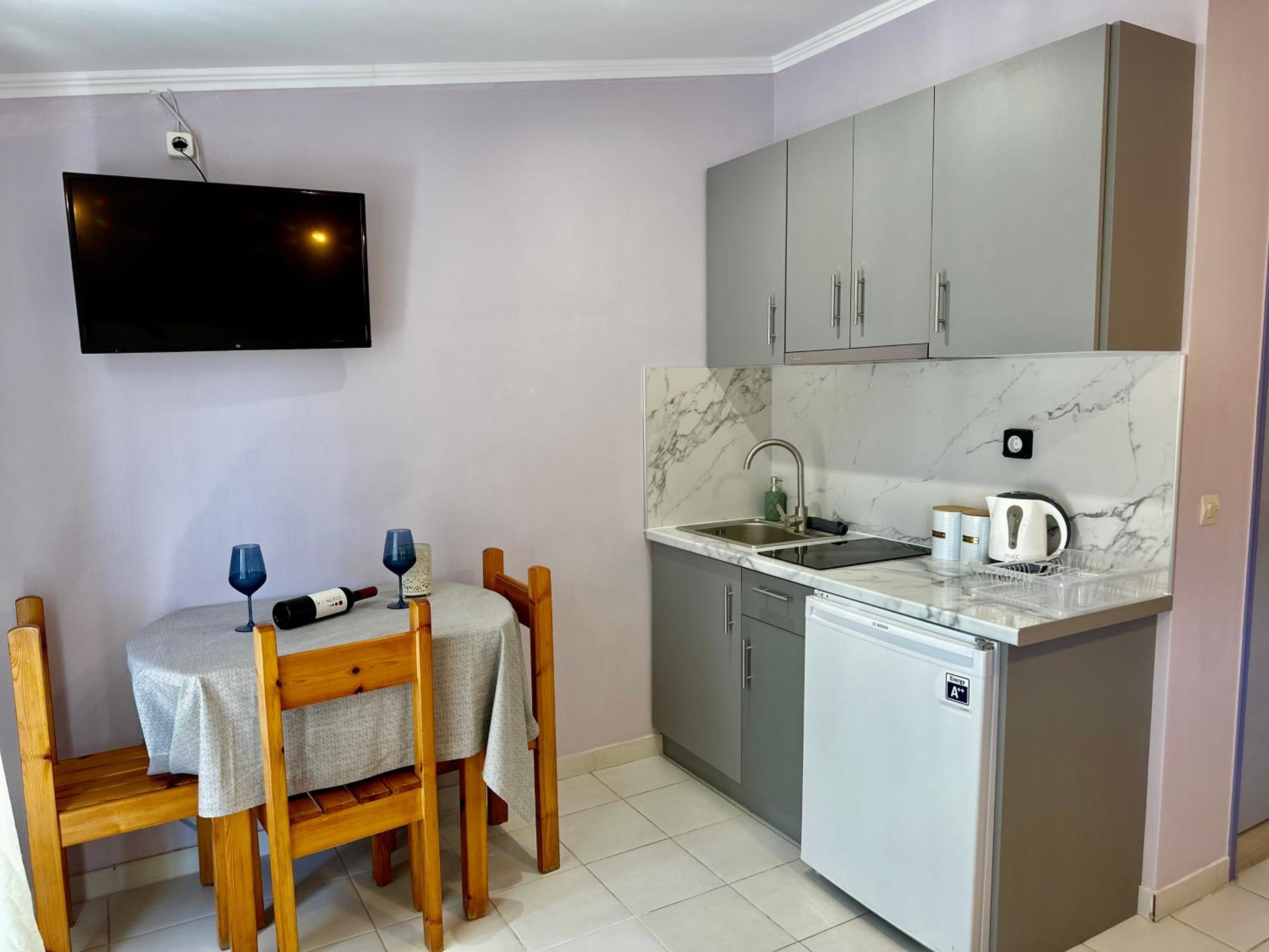 Anemos Studios & Apartments