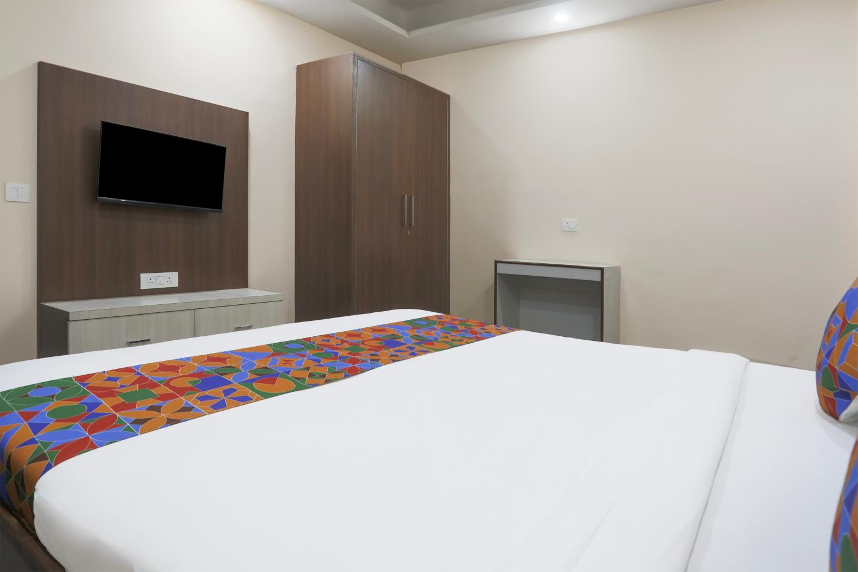 Gurgaon Vacations - FabHotel Bliss Premium - Property Image 12