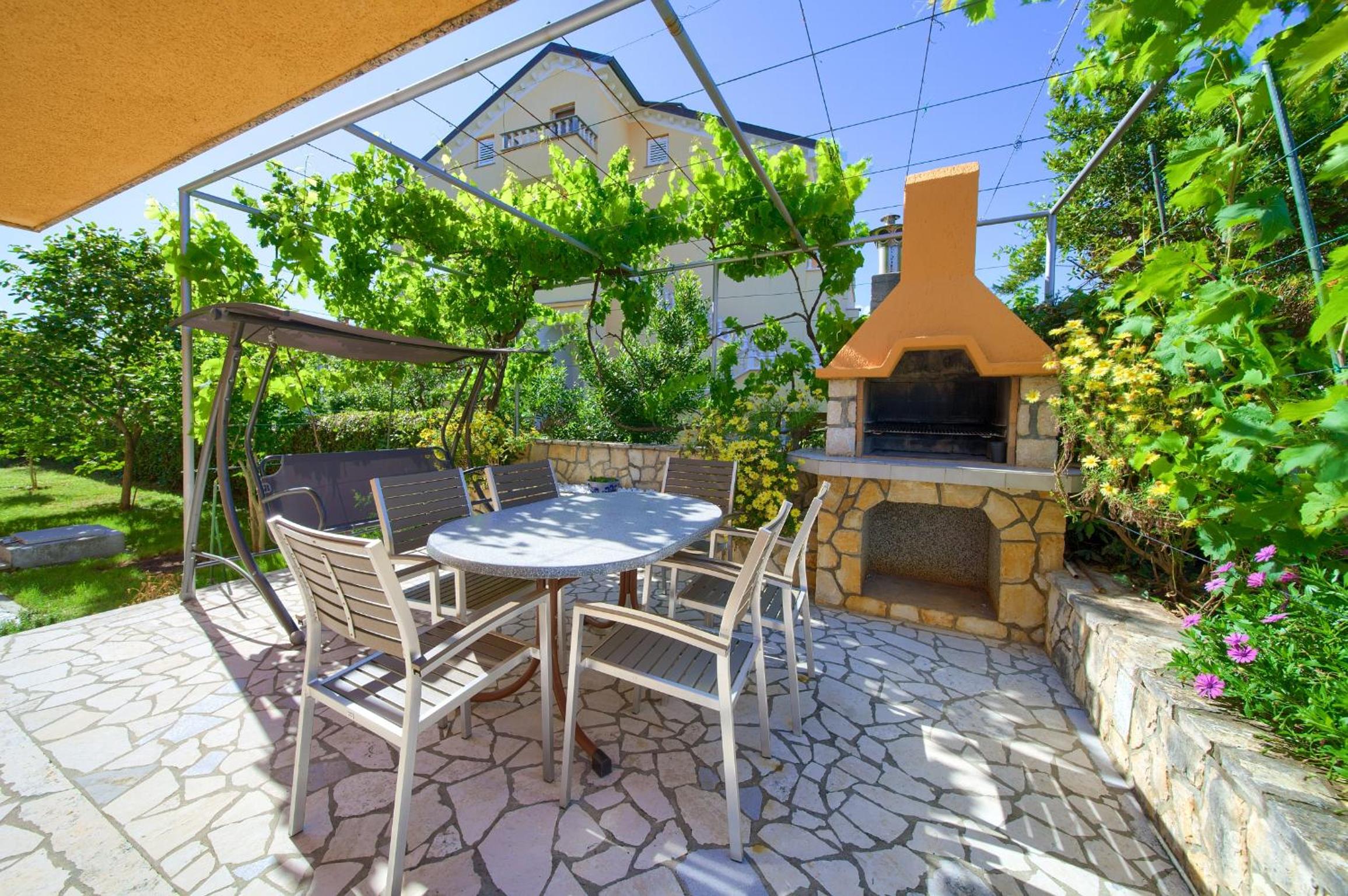 Apartment BAZINA - airconditioning, parking, 500m from the beach view 3