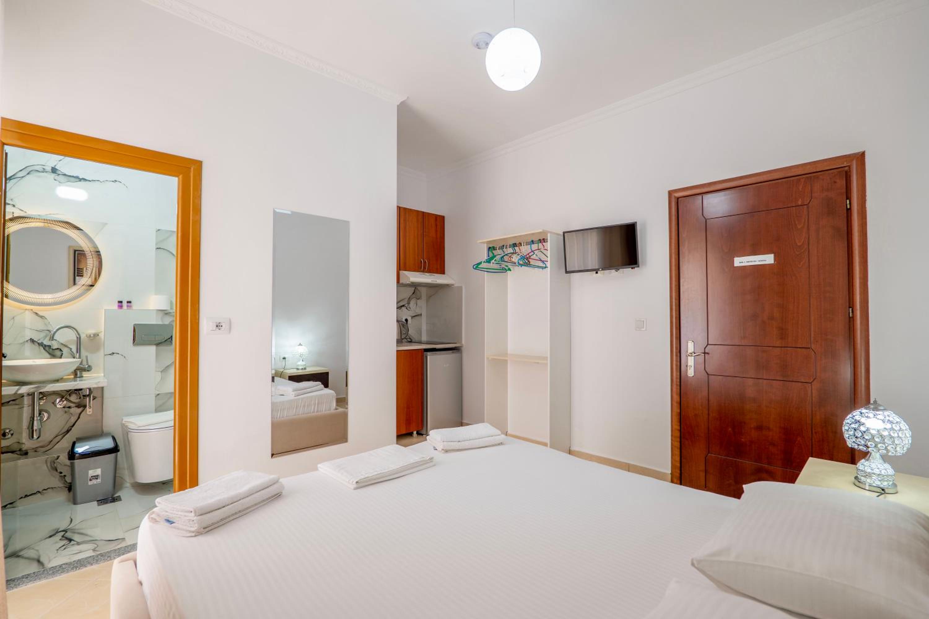 Eleni Guest House