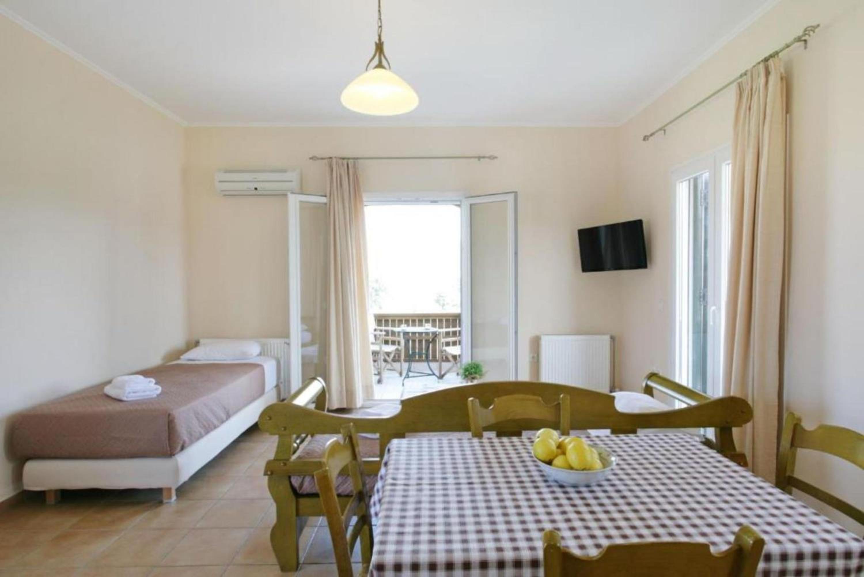 Porto Nirikos Lefkada - Private Parking