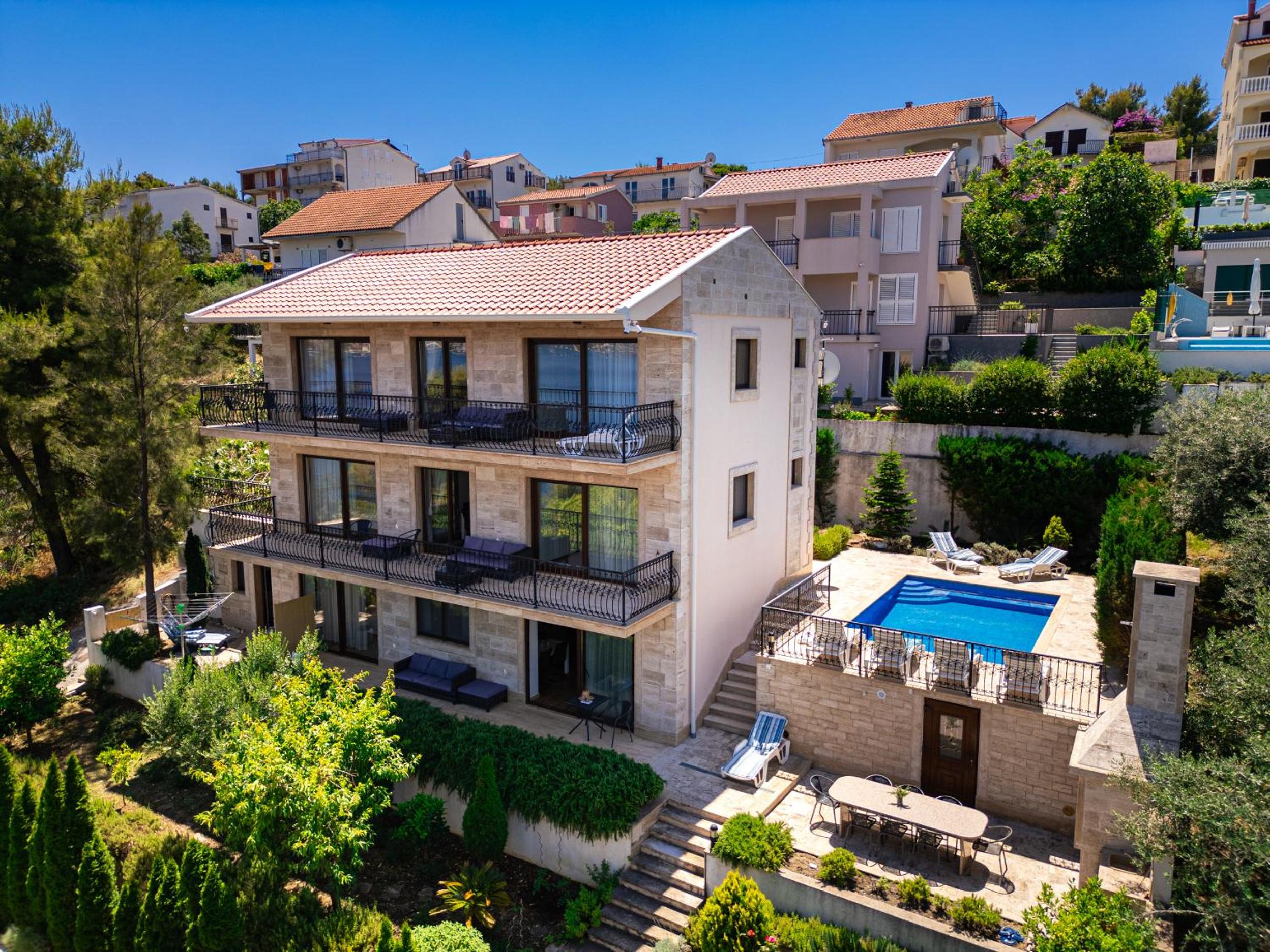 Villa Sunset Apartments view 2