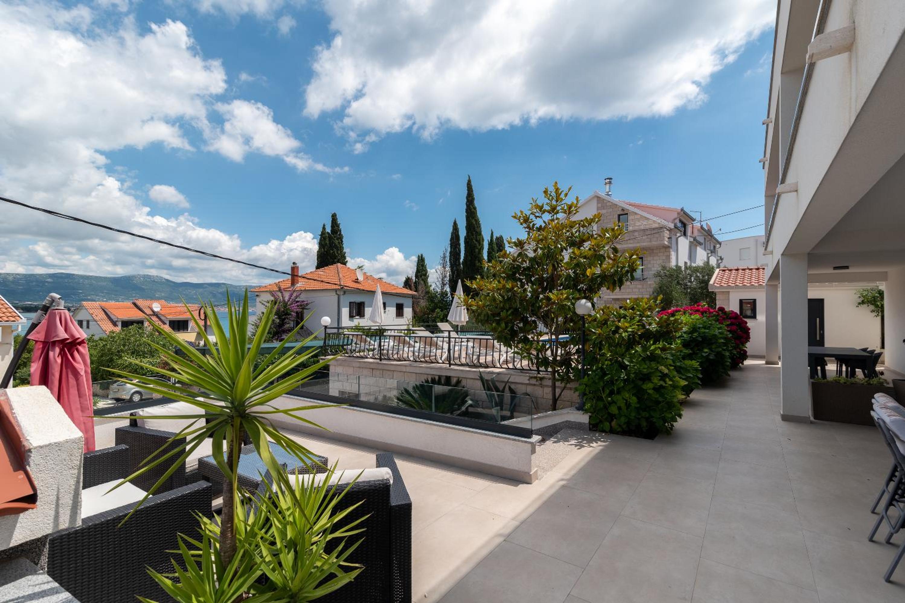 Maca Apartments & Suites