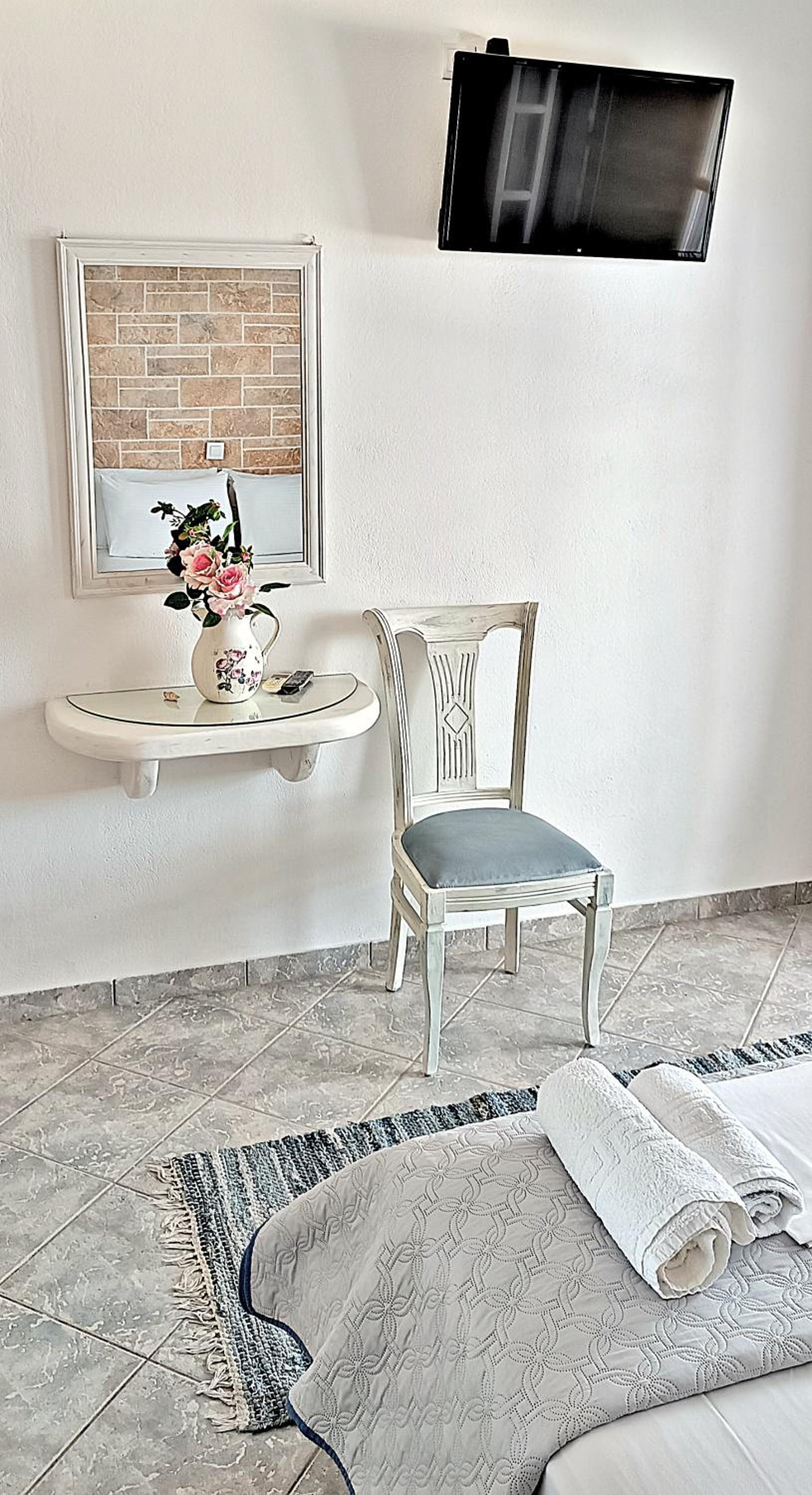 Enjoy Cyclades Studios & Suites view 4