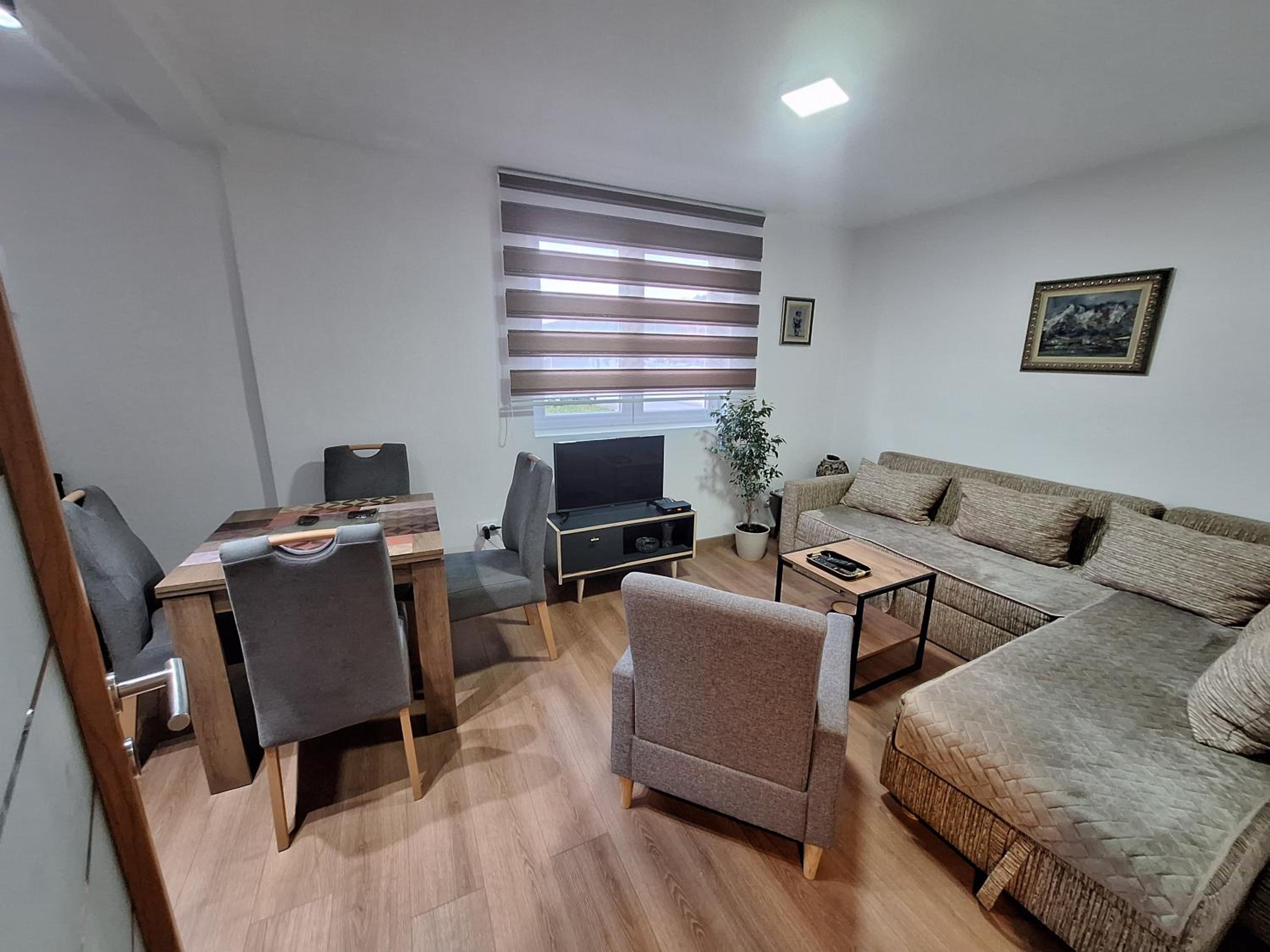 Hotel Neda Guesthouse - Image 1