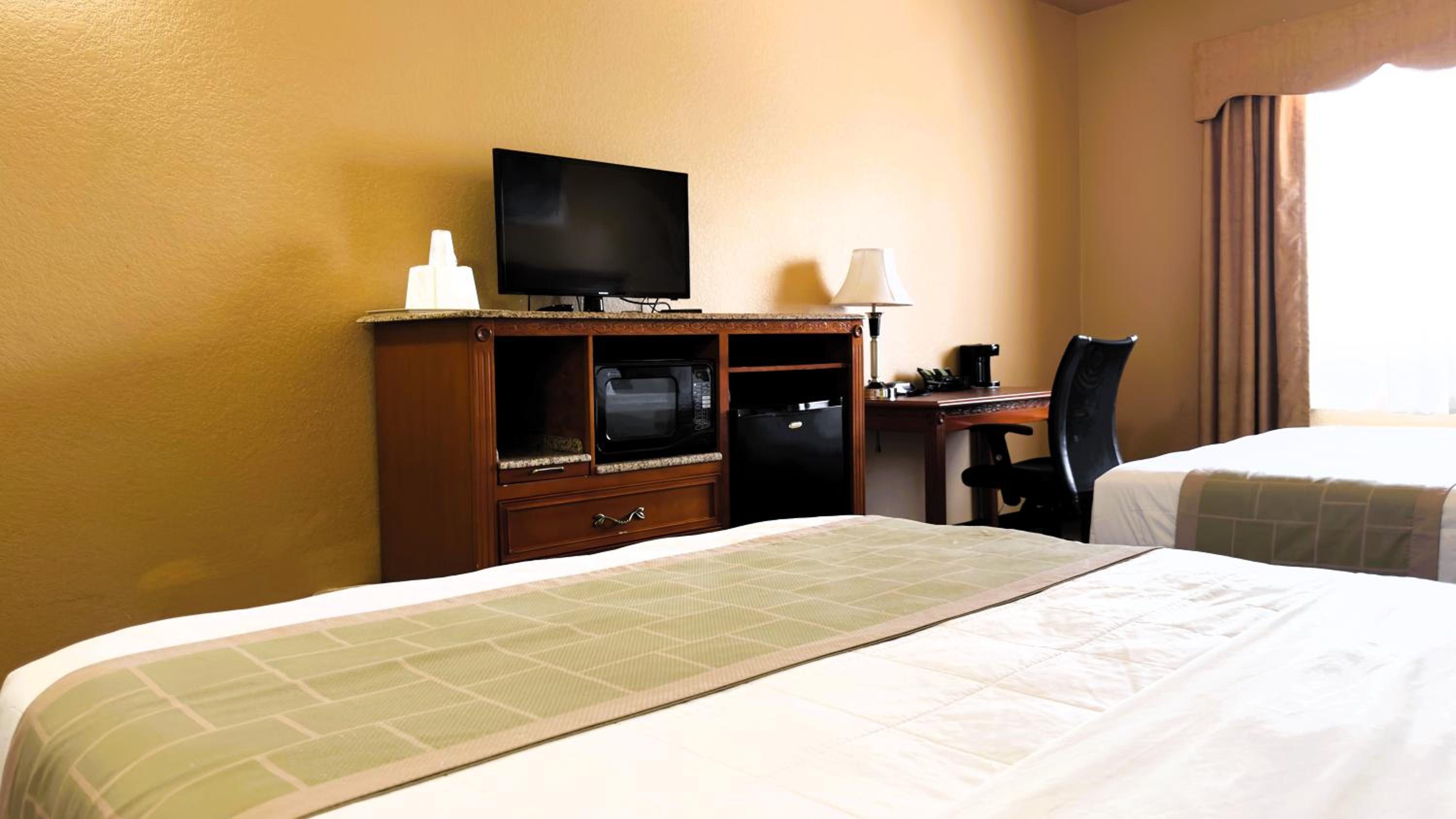 McAlester Vacations - McAlester Inn and Suites - Property Image 6