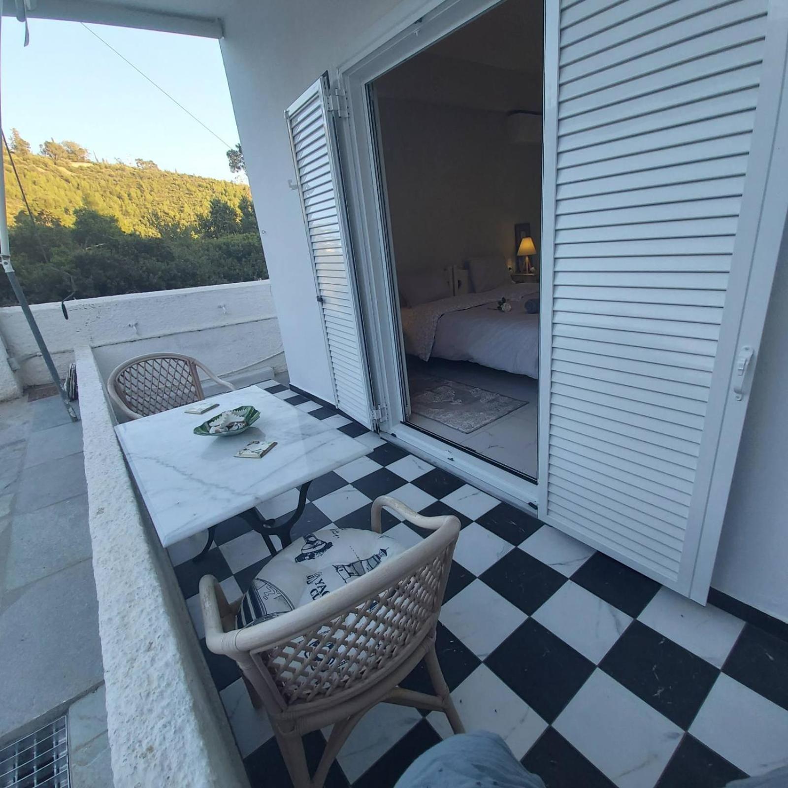 Eytyhias Yard Apartments in Poros photo 2