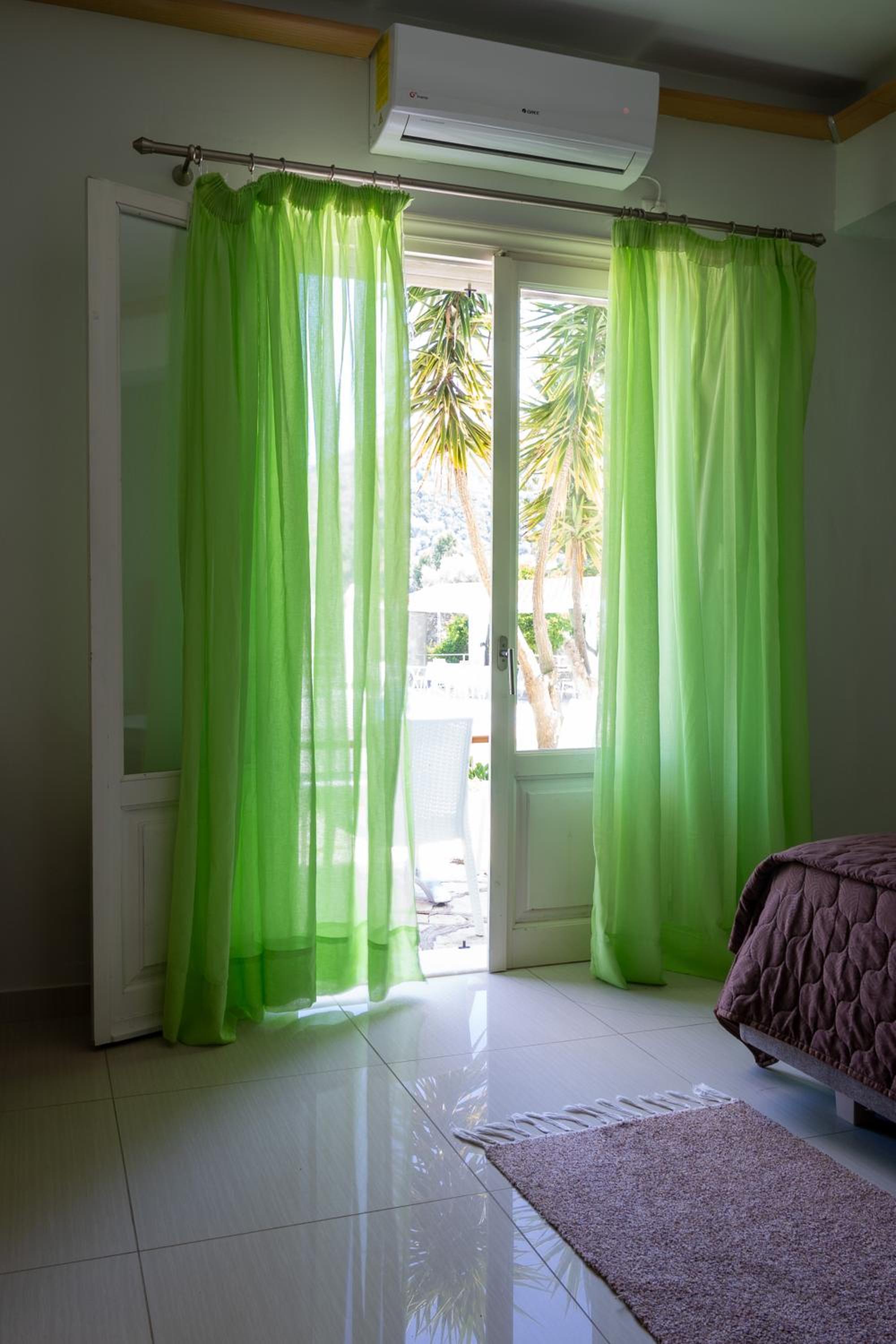 Vliho Bay Suites & Apartments