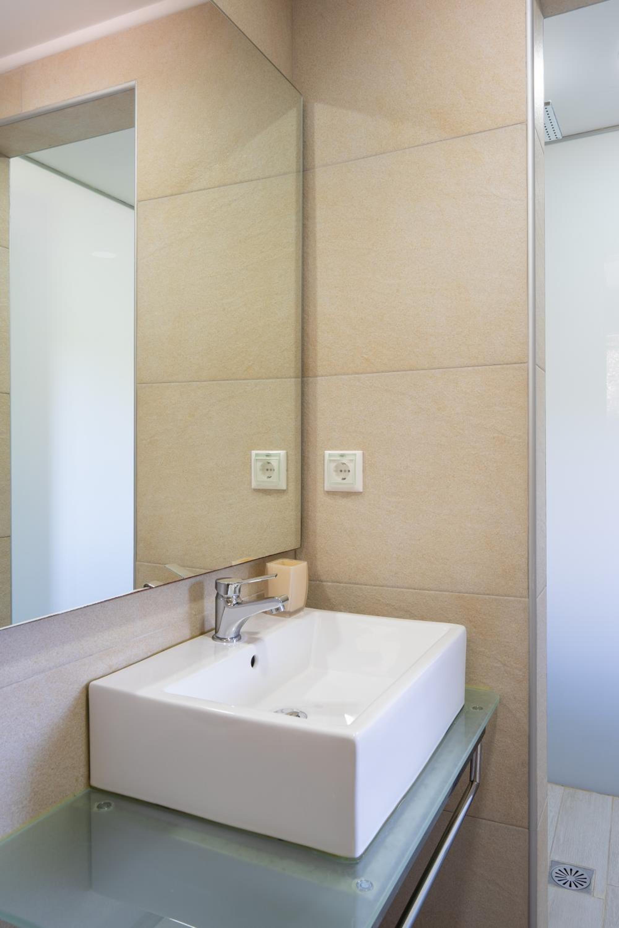 Vliho Bay Suites & Apartments