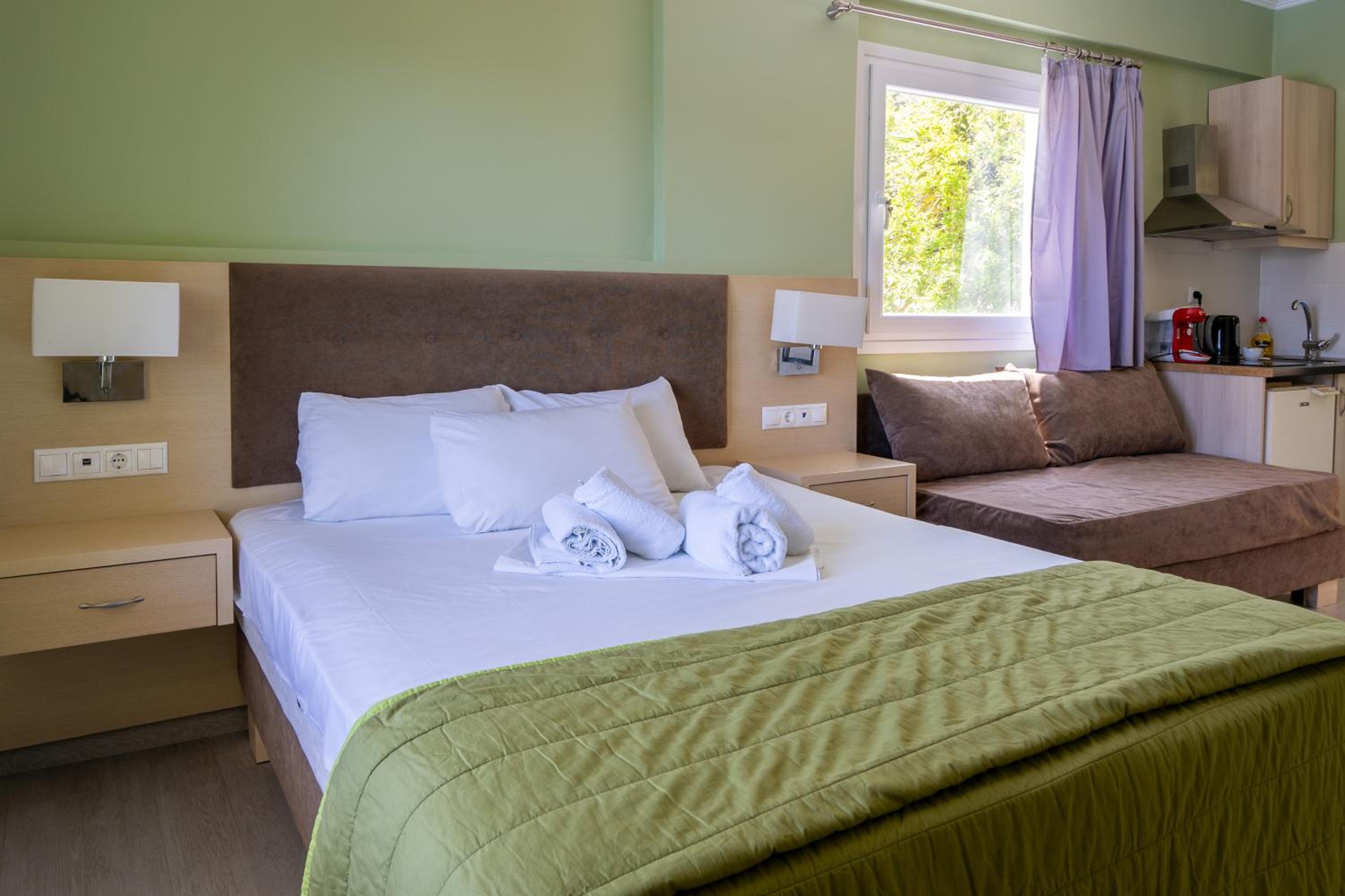 Vliho Bay Suites & Apartments