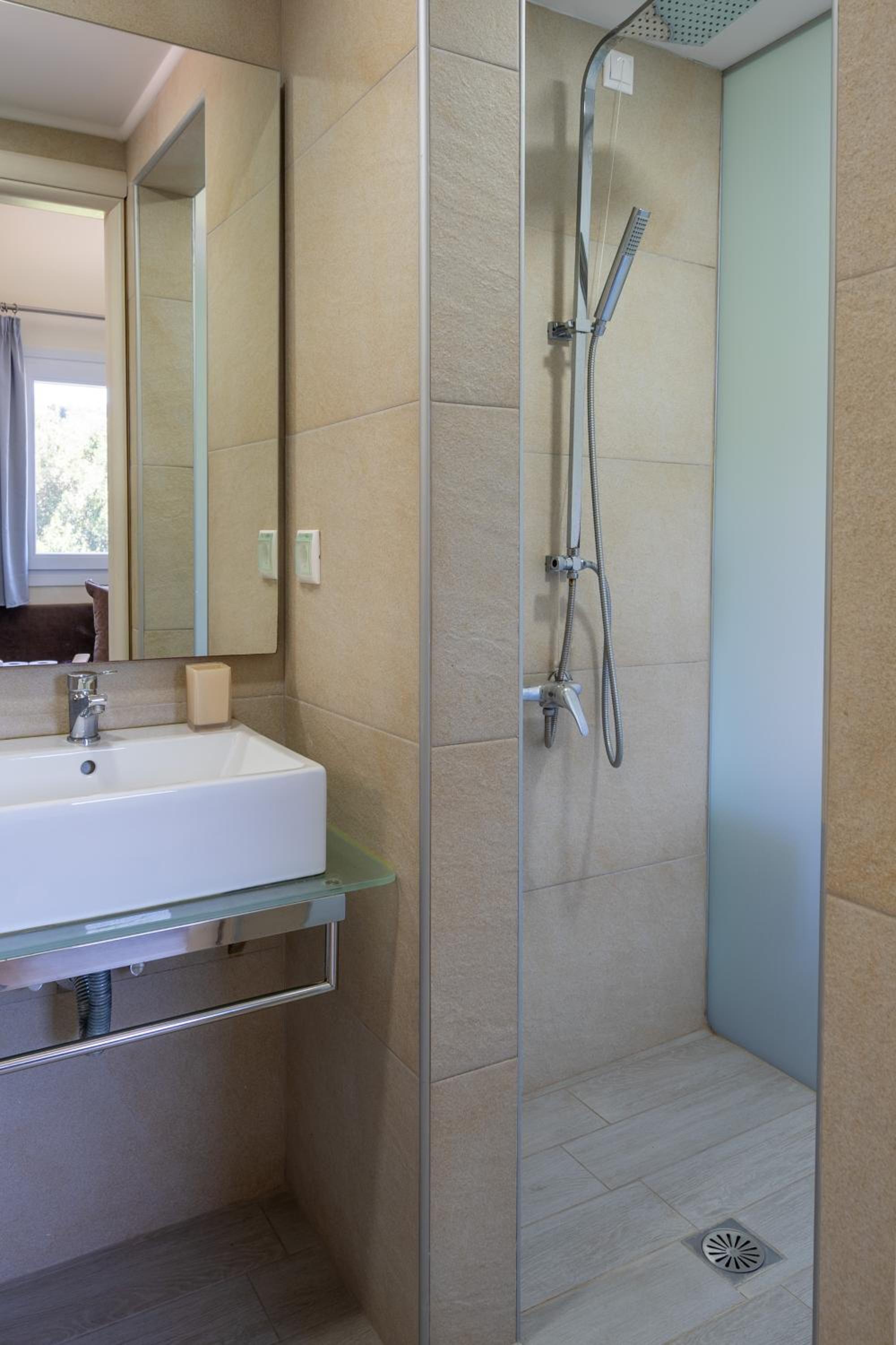 Vliho Bay Suites & Apartments