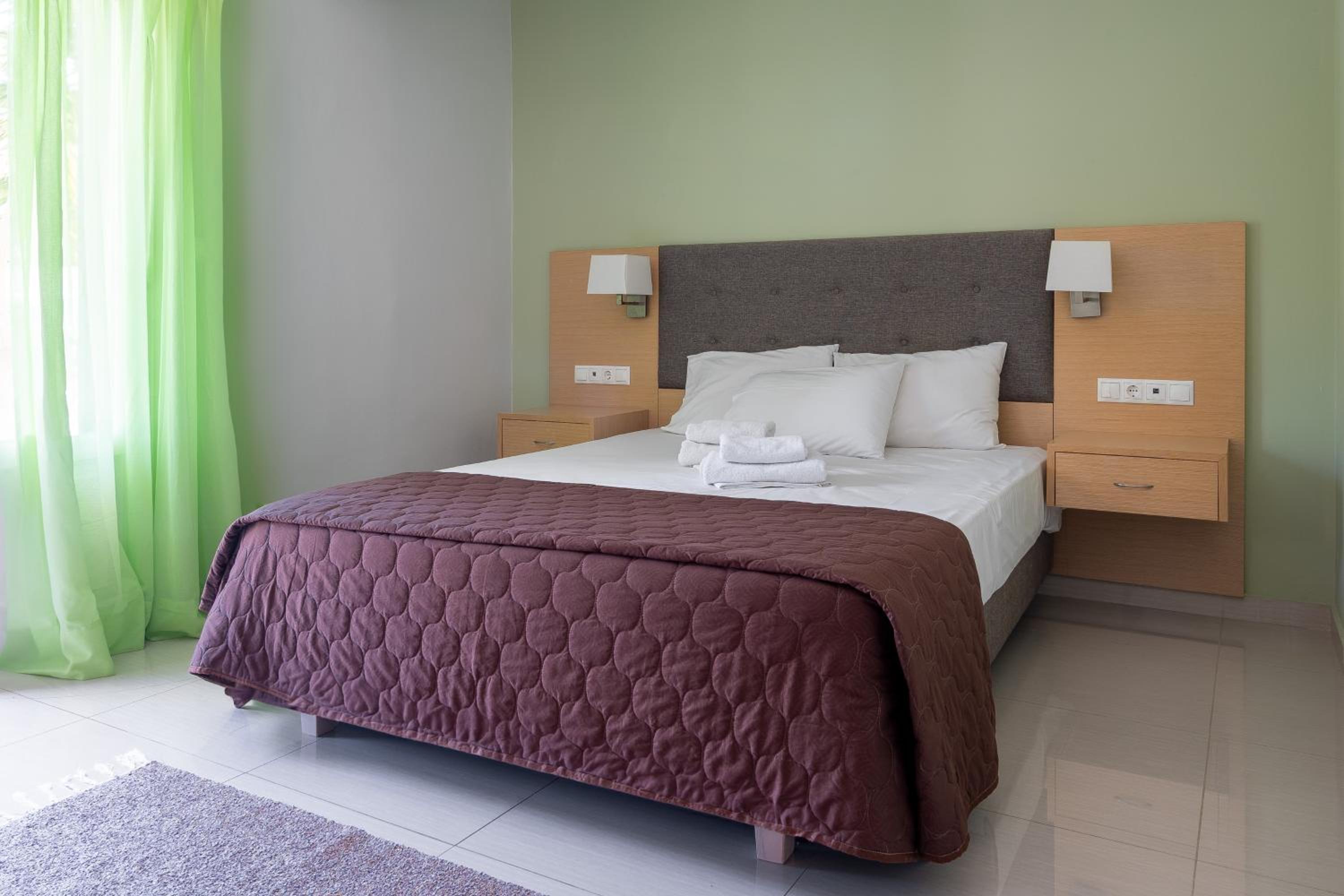 Vliho Bay Suites & Apartments