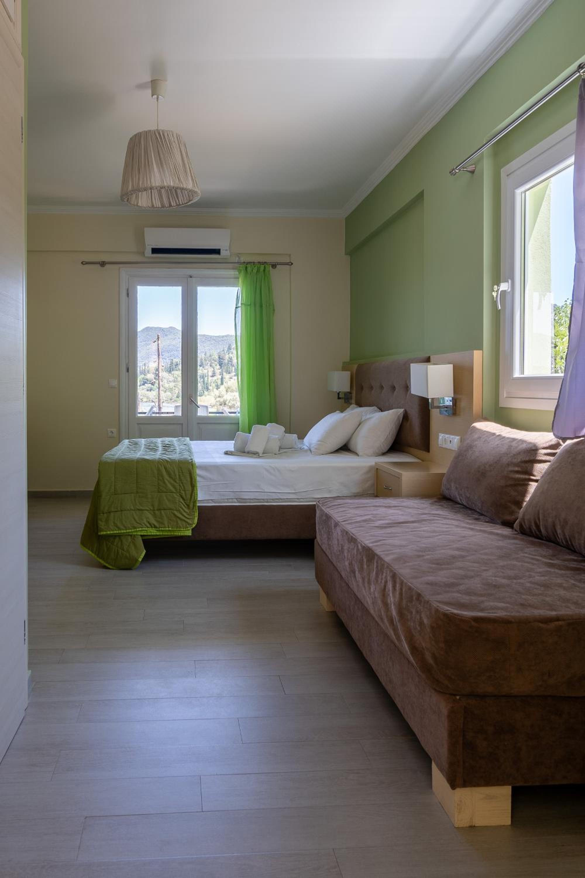 Vliho Bay Suites & Apartments