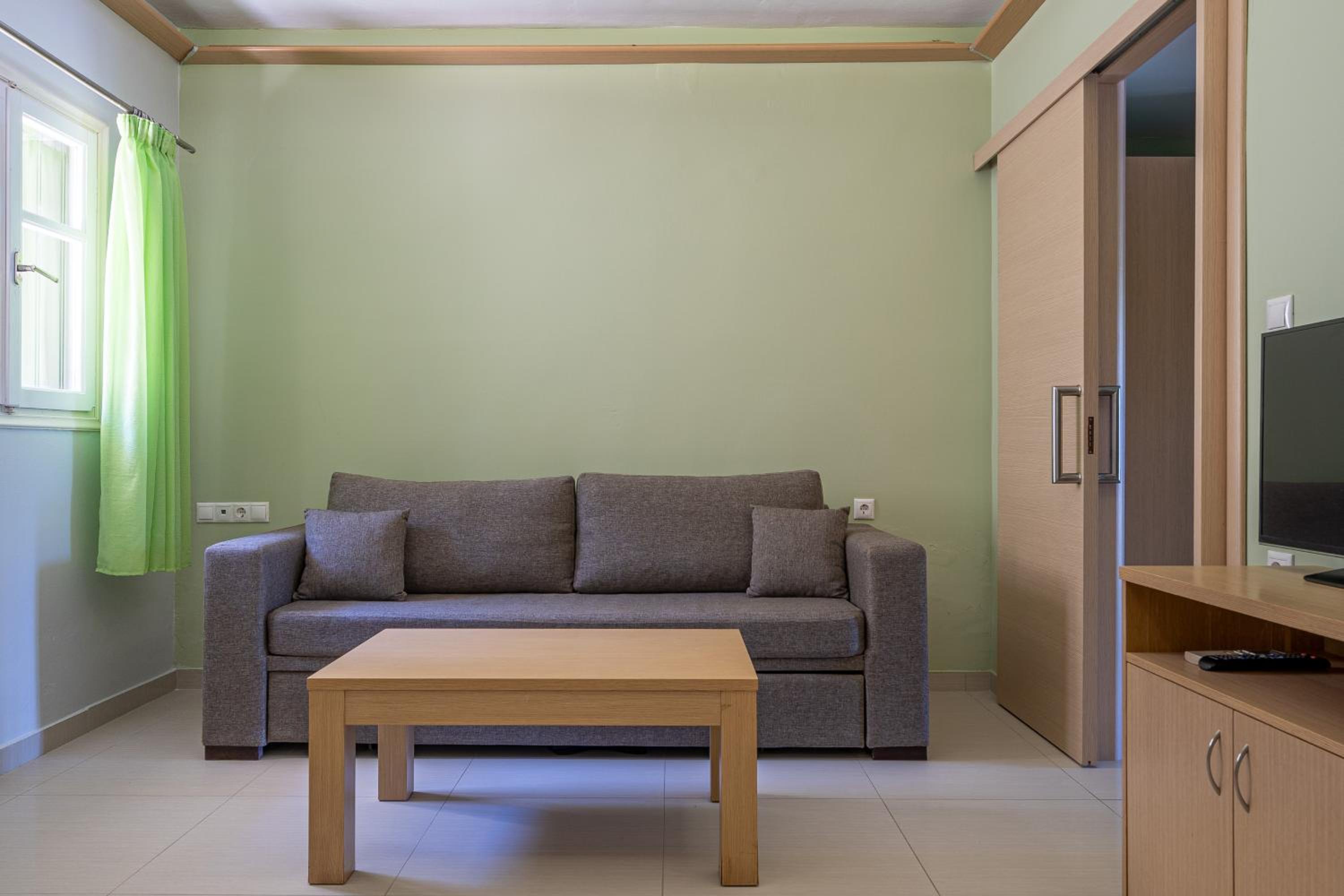 Vliho Bay Suites & Apartments