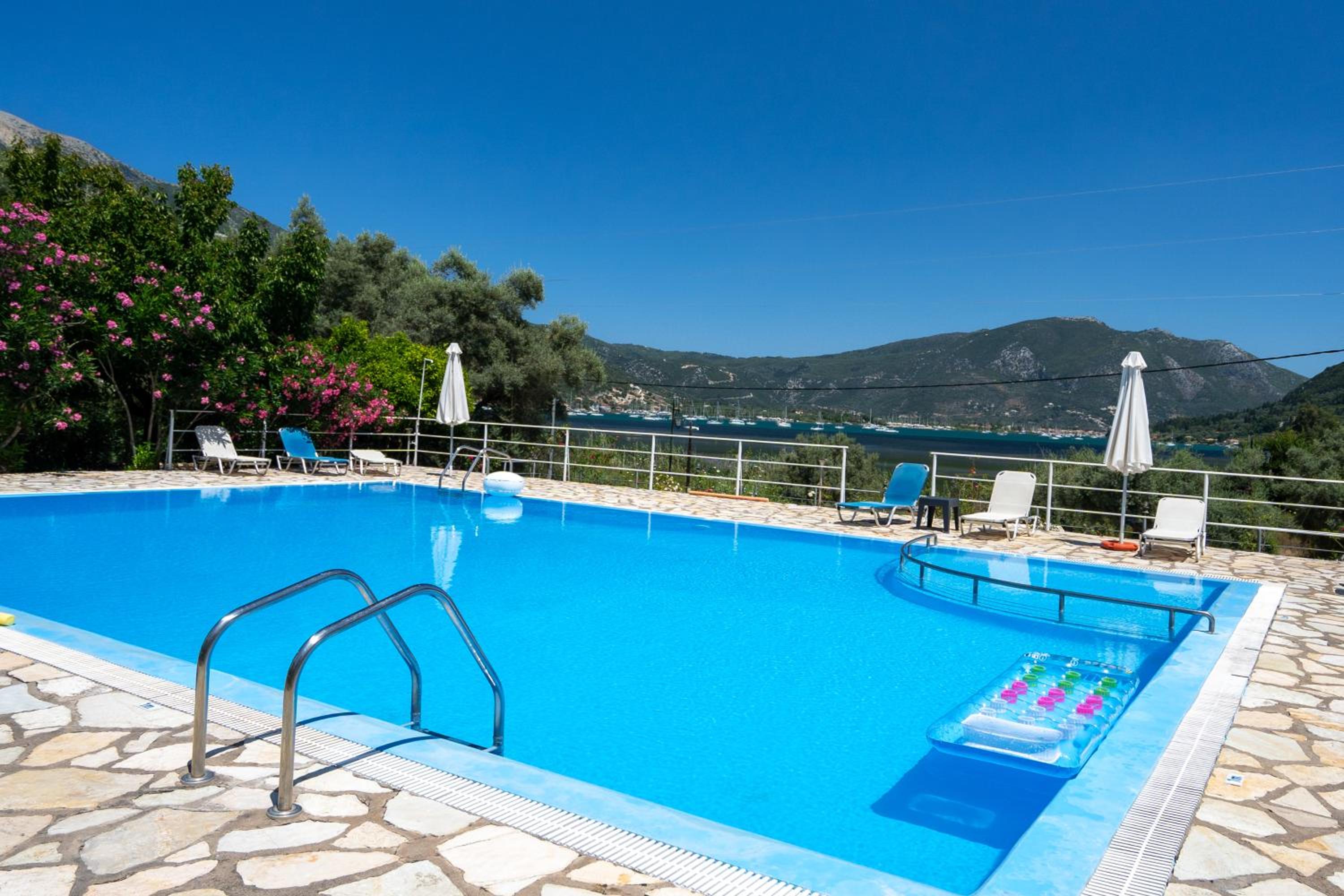 Vliho Bay Suites & Apartments