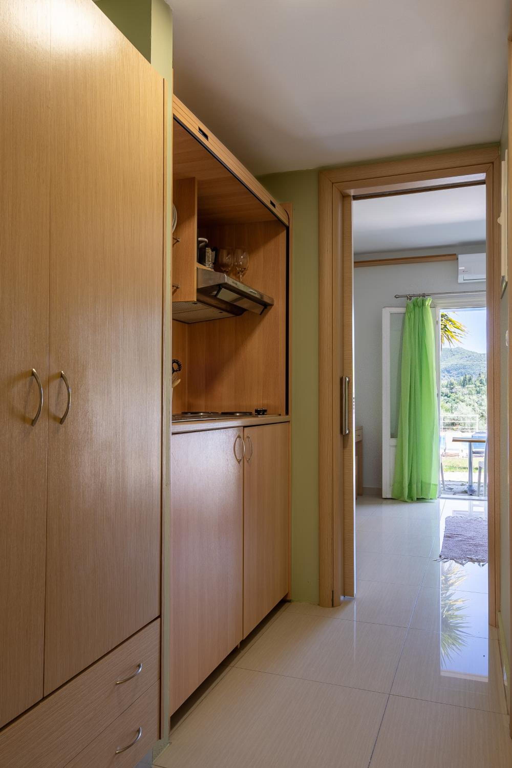 Vliho Bay Suites & Apartments