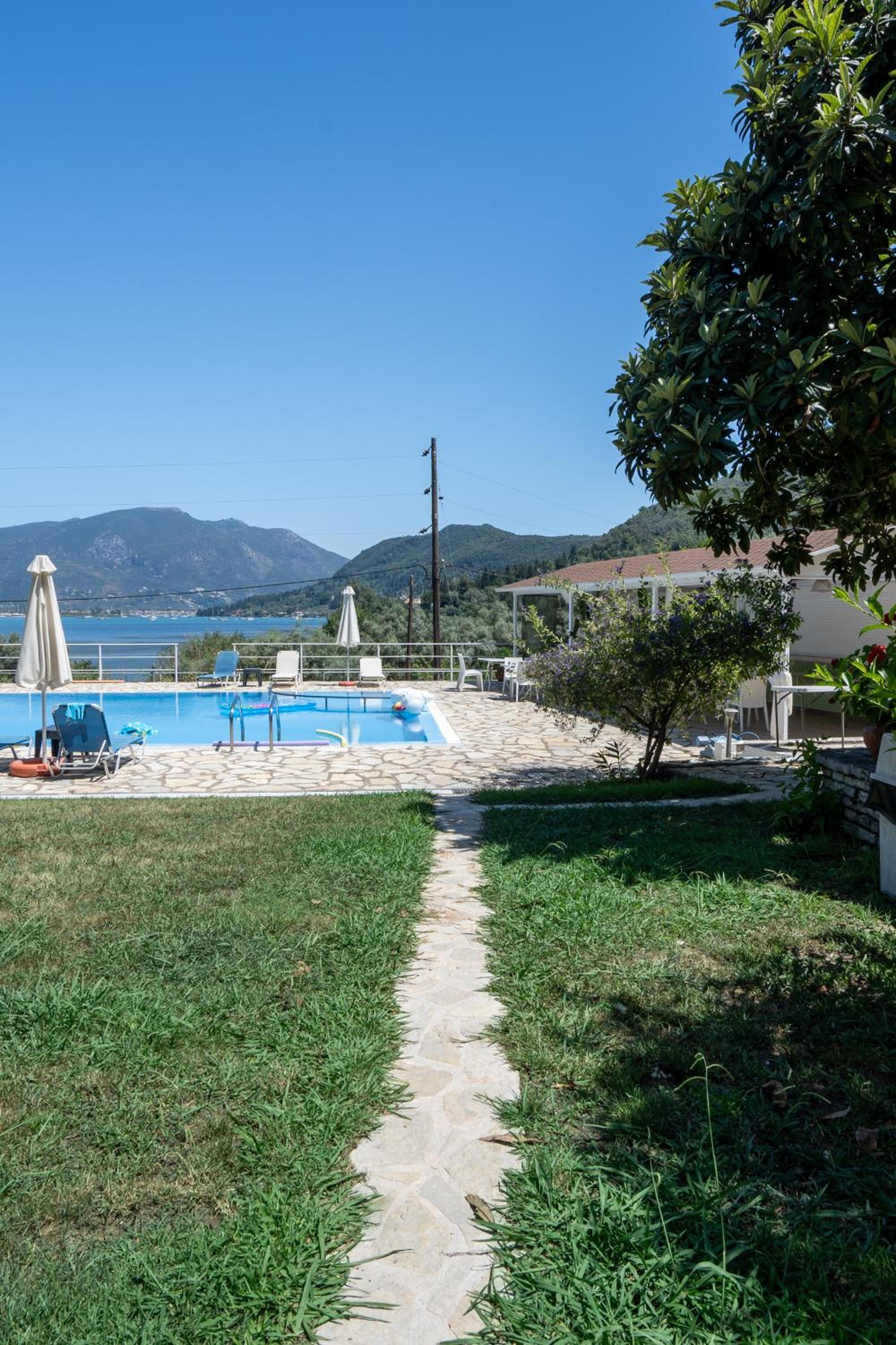 Vliho Bay Suites & Apartments