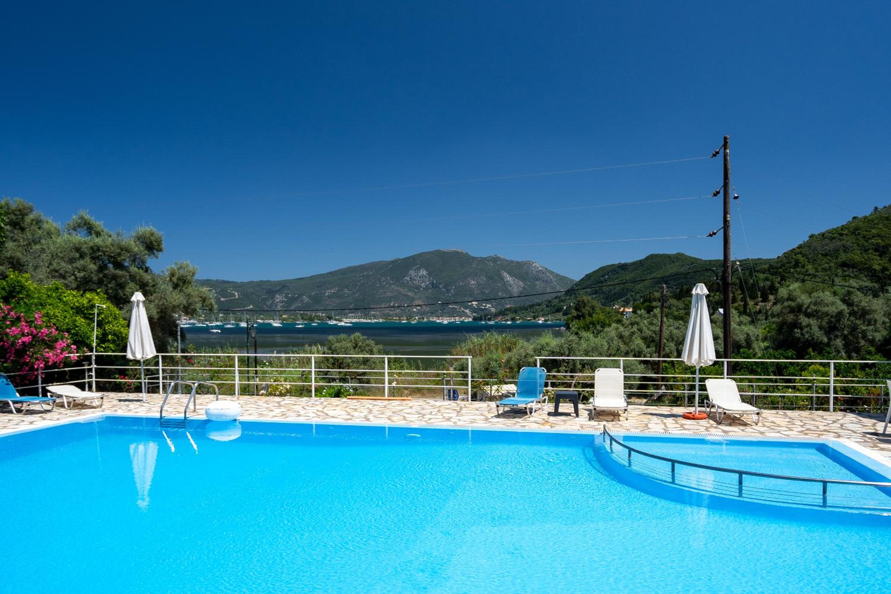 Vliho Bay Suites & Apartments