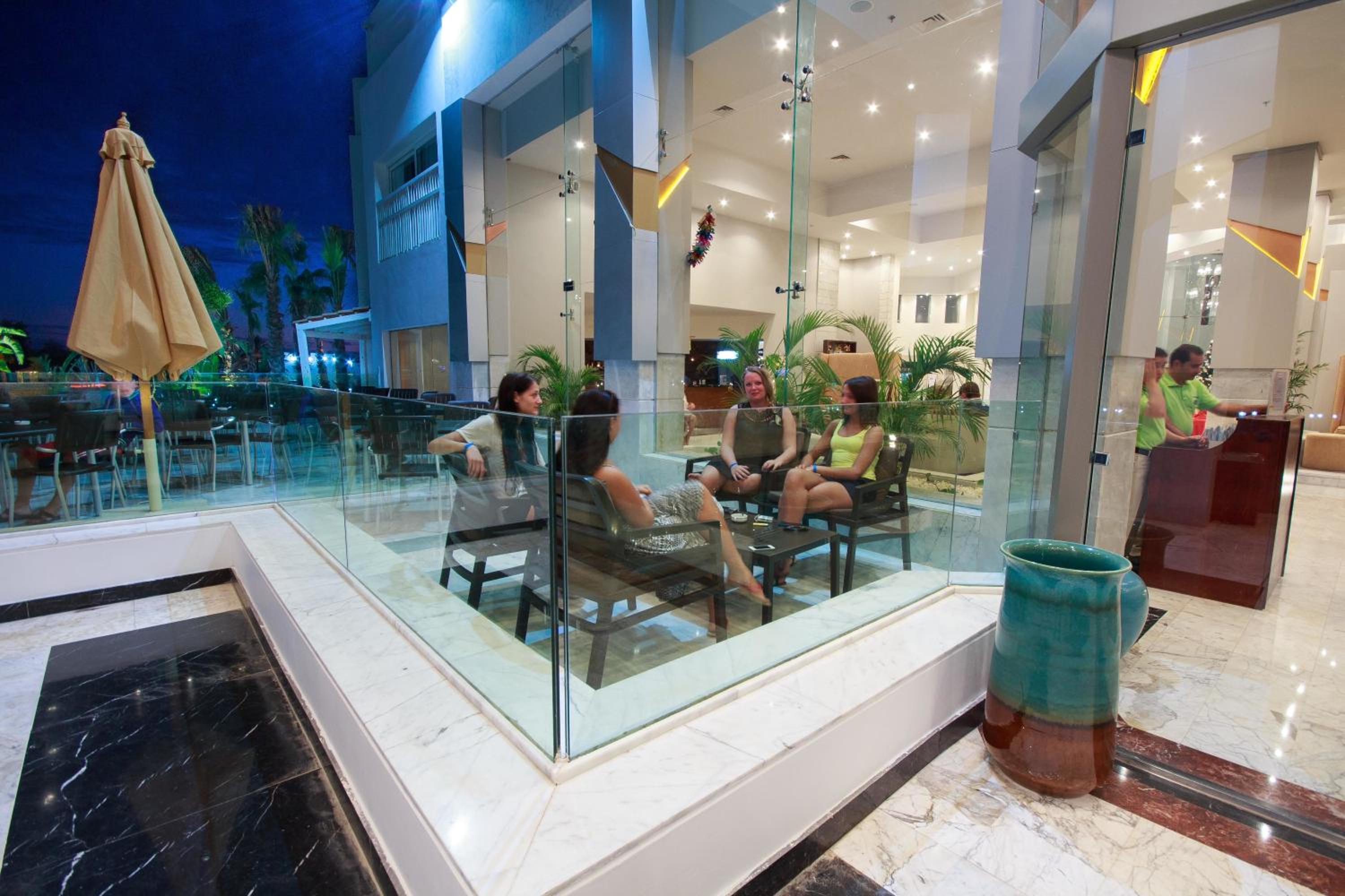 Lobby & Reception