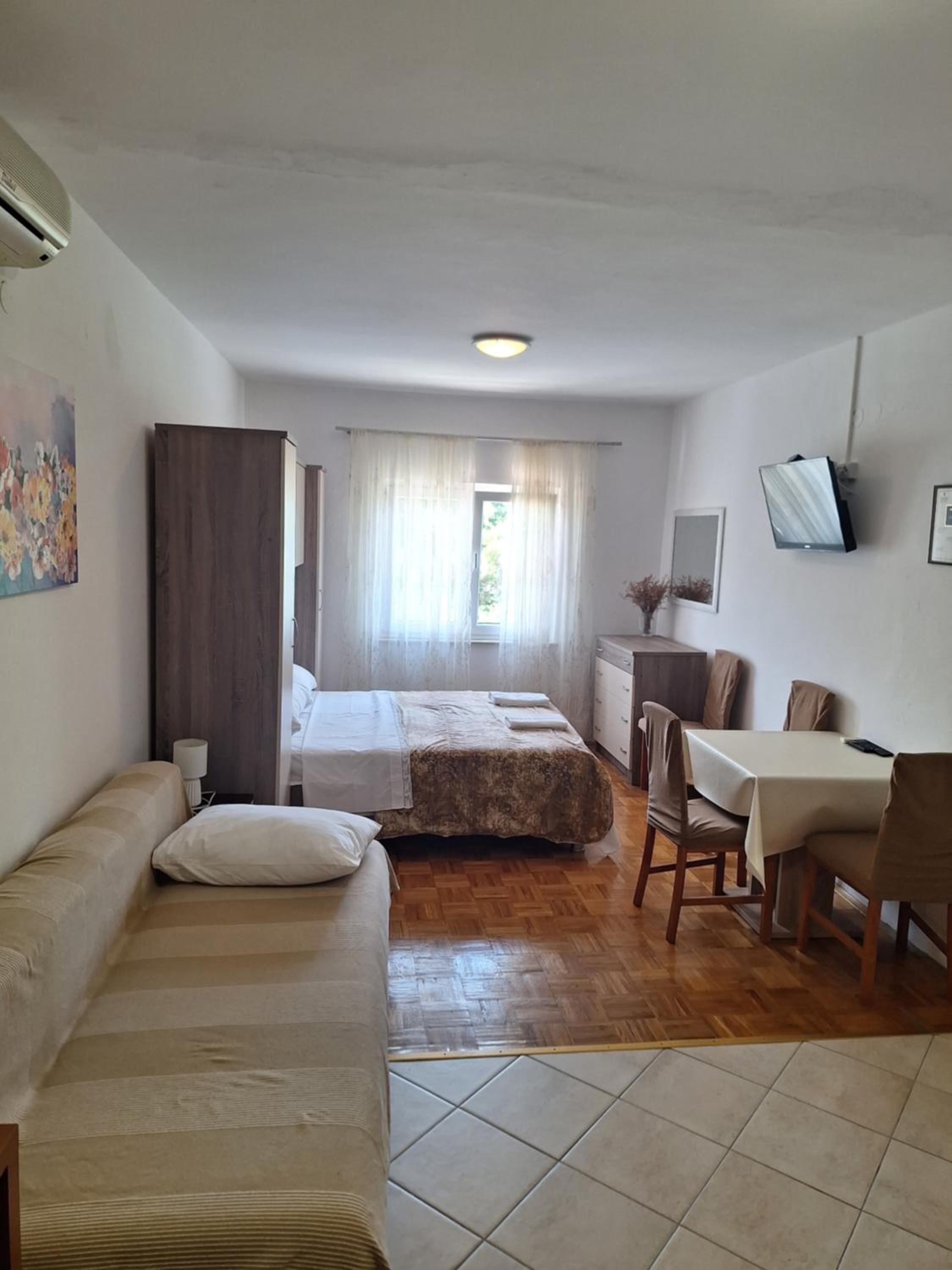 Diana Rooms and Apartments view 5