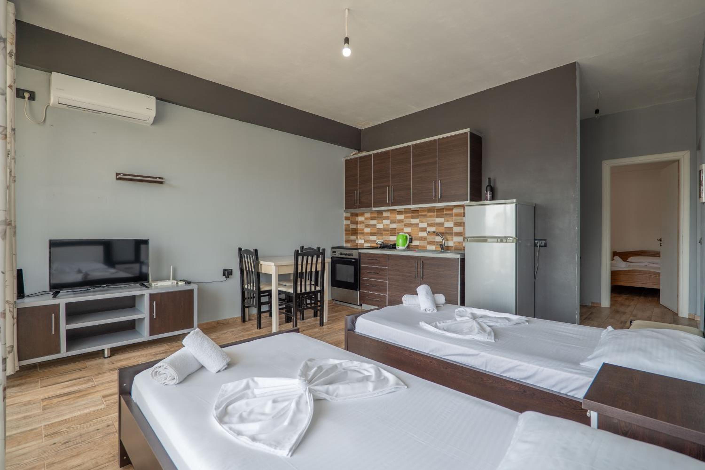 Denis Apartments